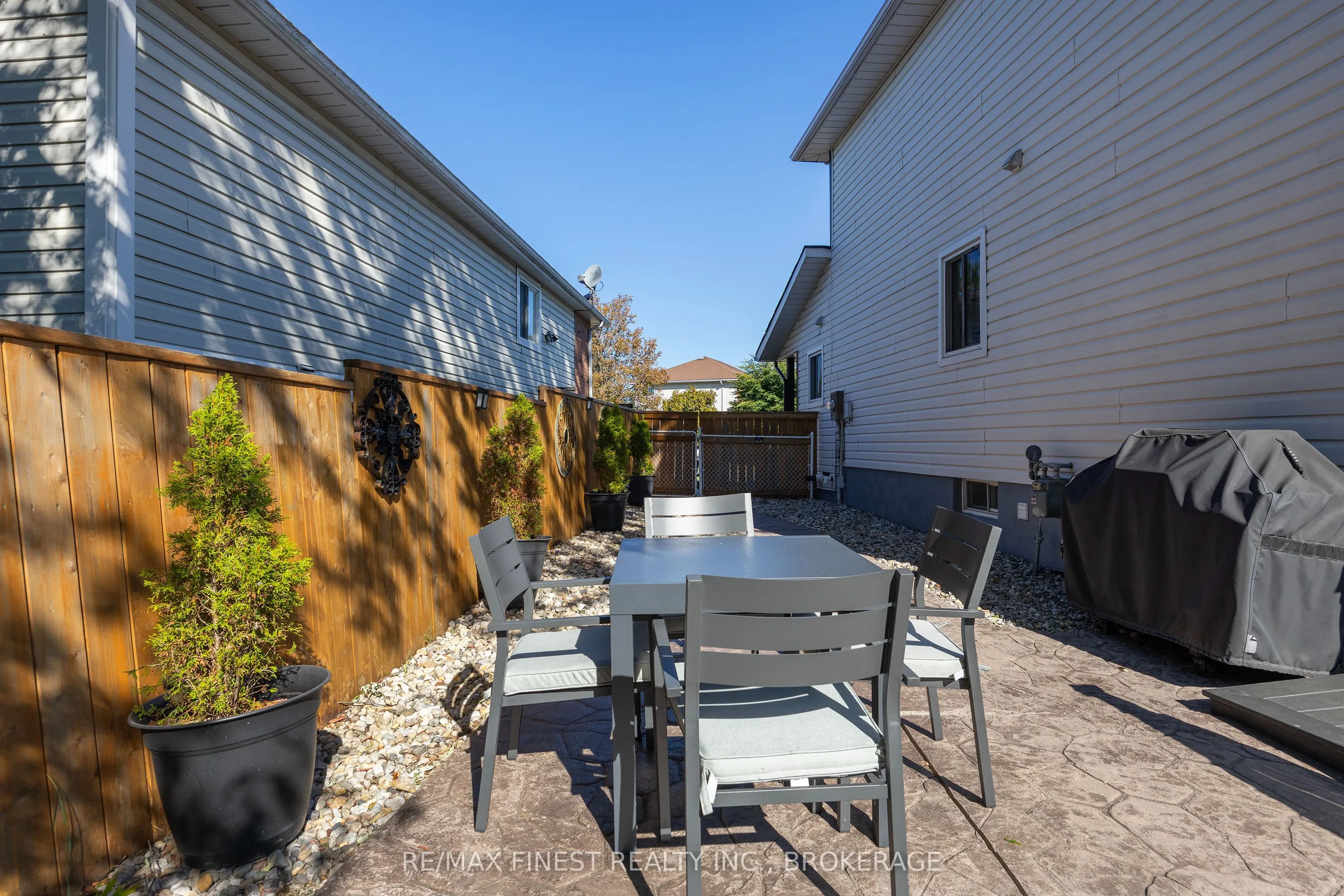 1377 BRACKENWOOD Crescent