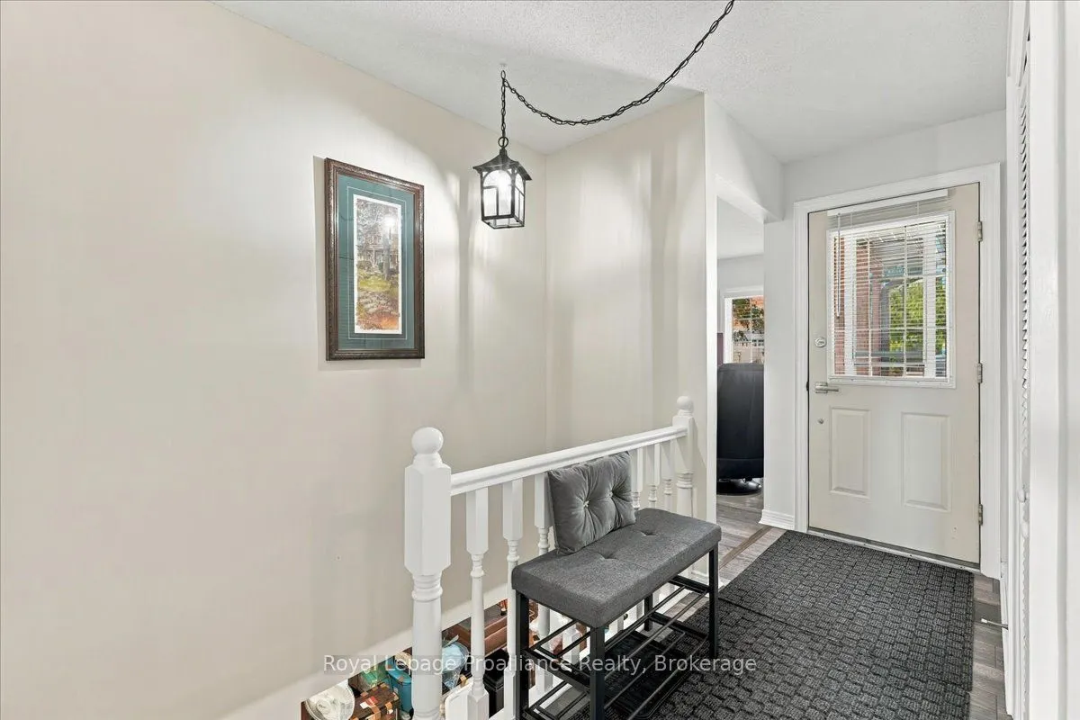 224 Dundas Street W