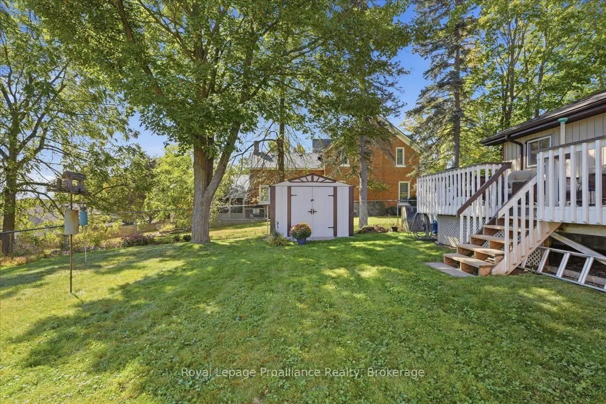224 Dundas Street W