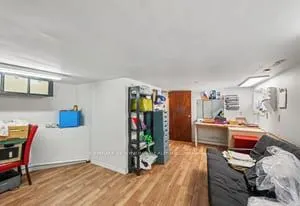 27 Beckwith Street N