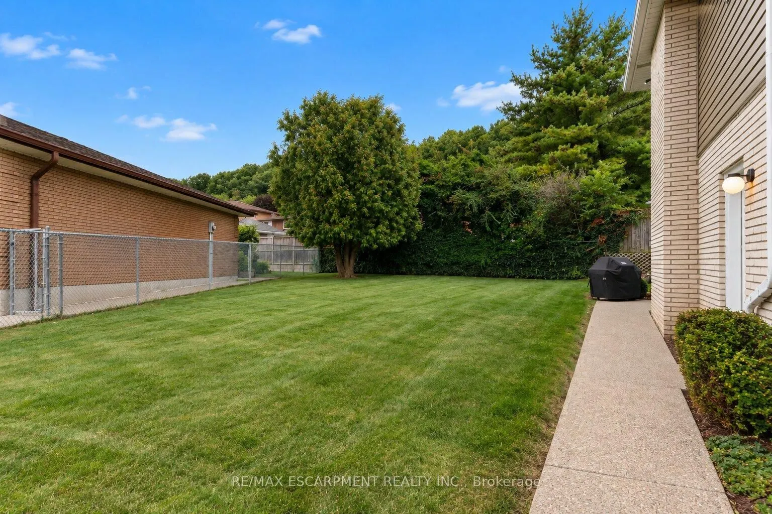 12 Brae Crest Drive