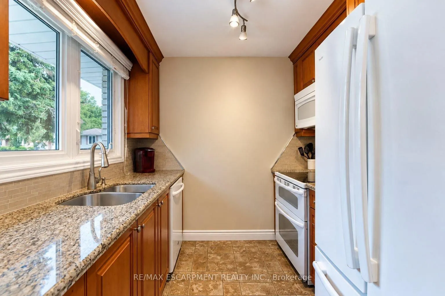 12 Brae Crest Drive