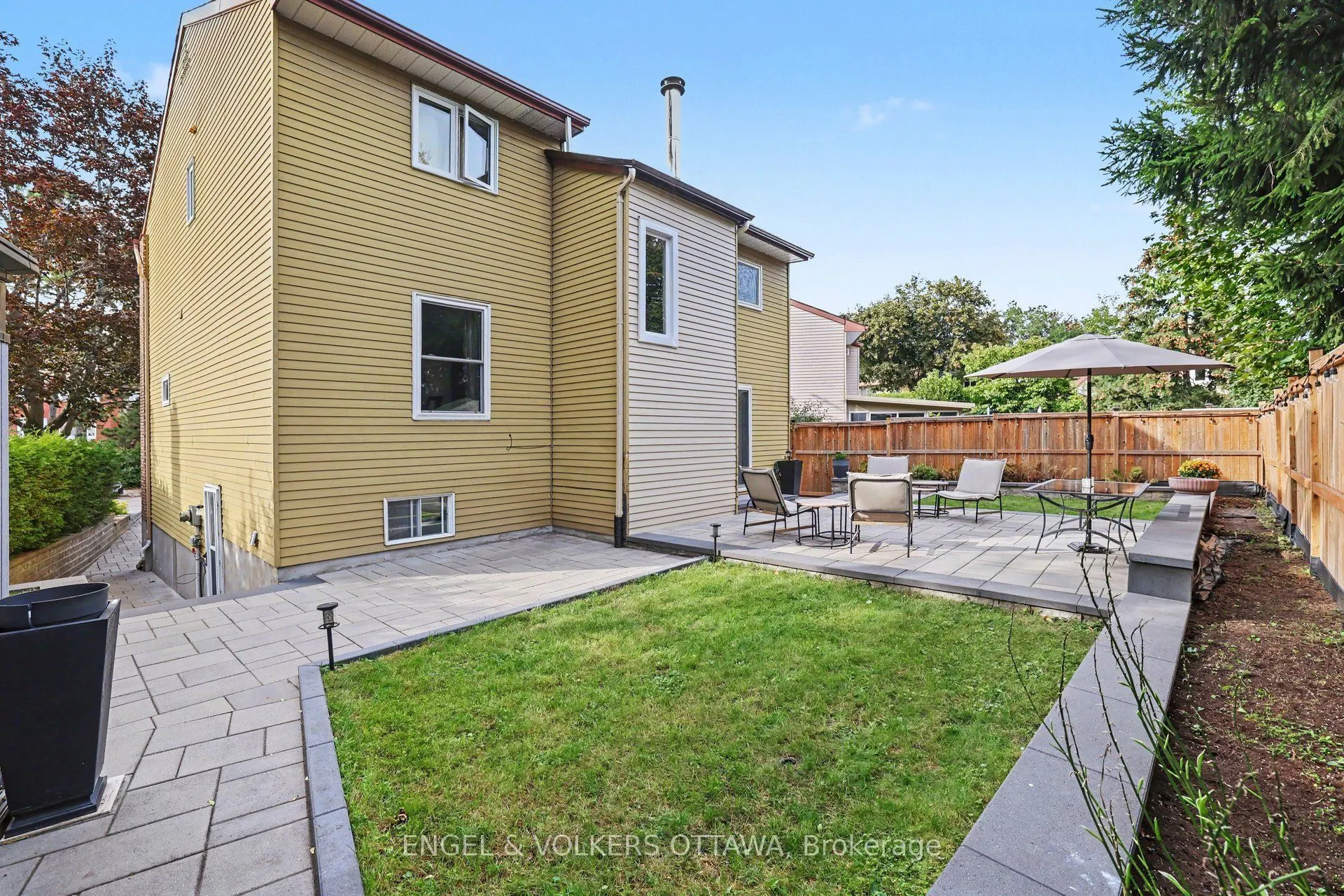 15 Archer Square
