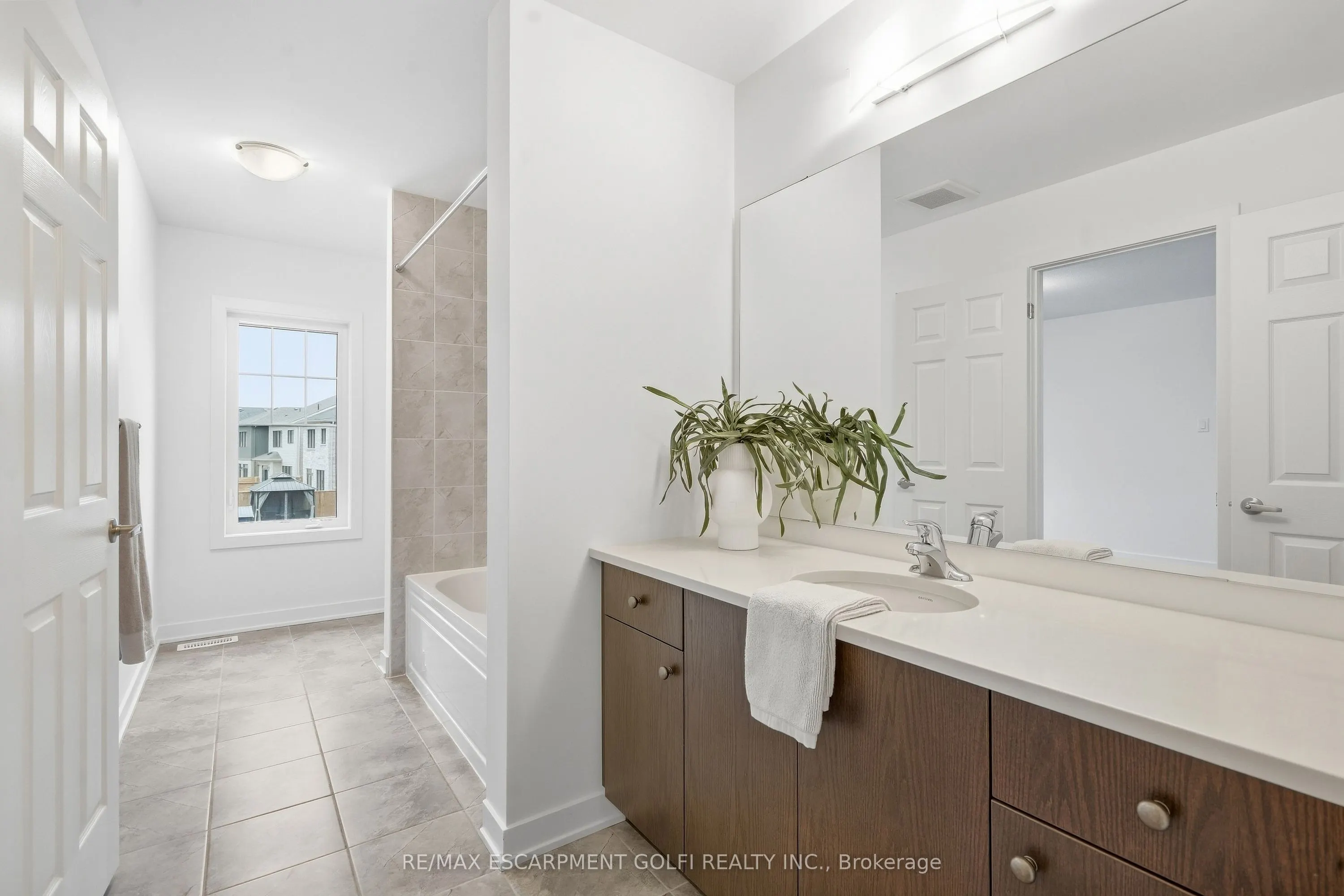 166 Aviron Crescent