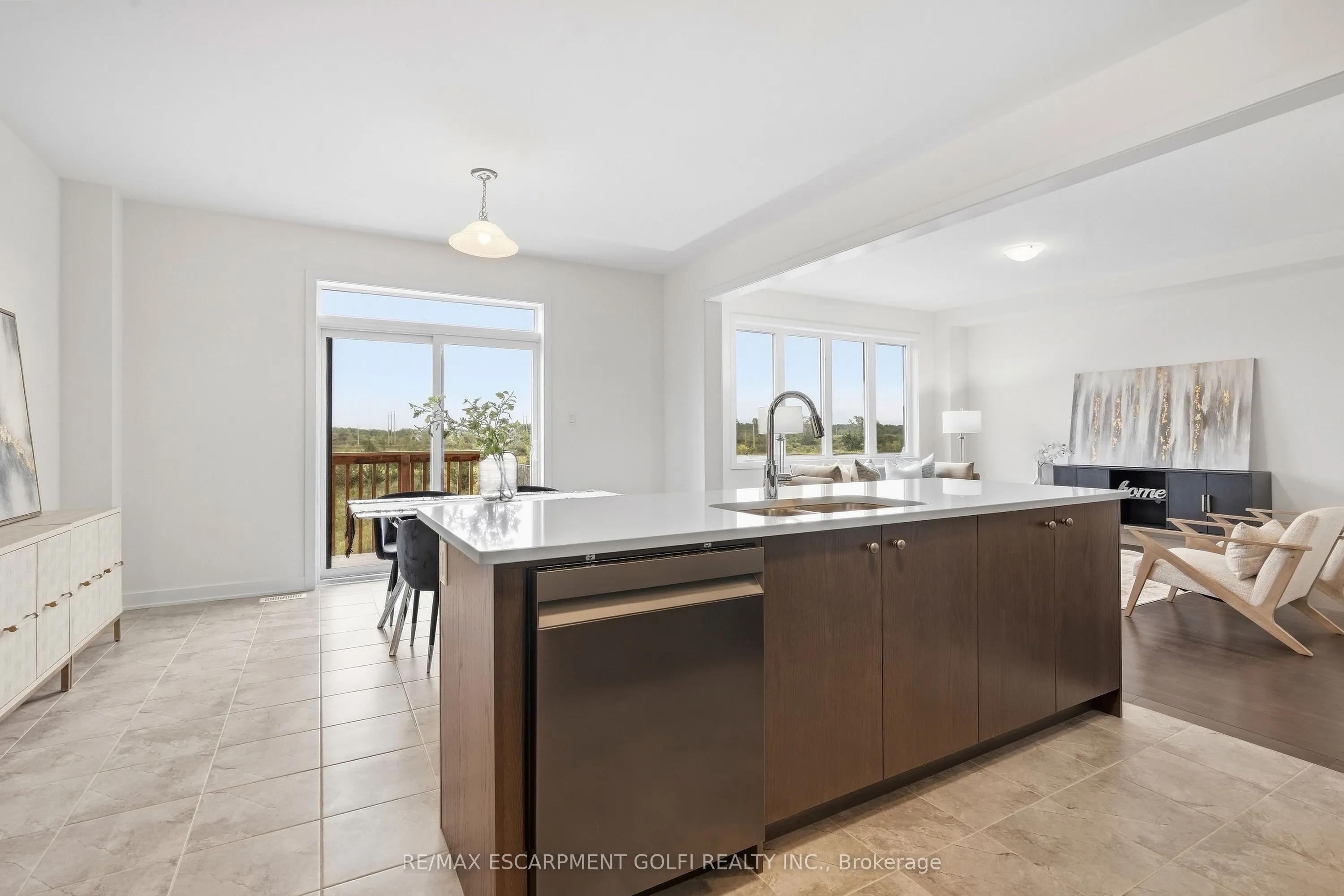 166 Aviron Crescent