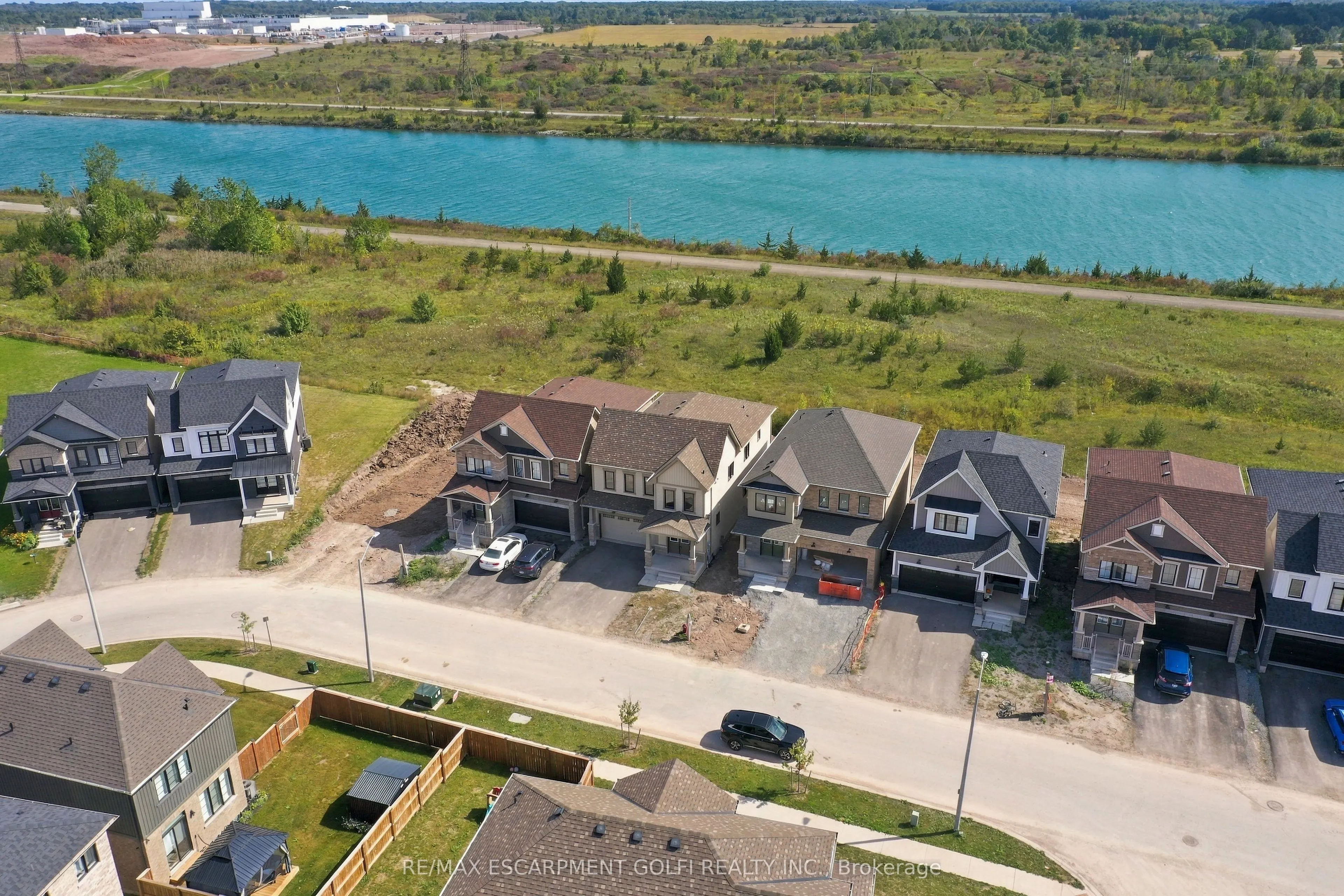 166 Aviron Crescent