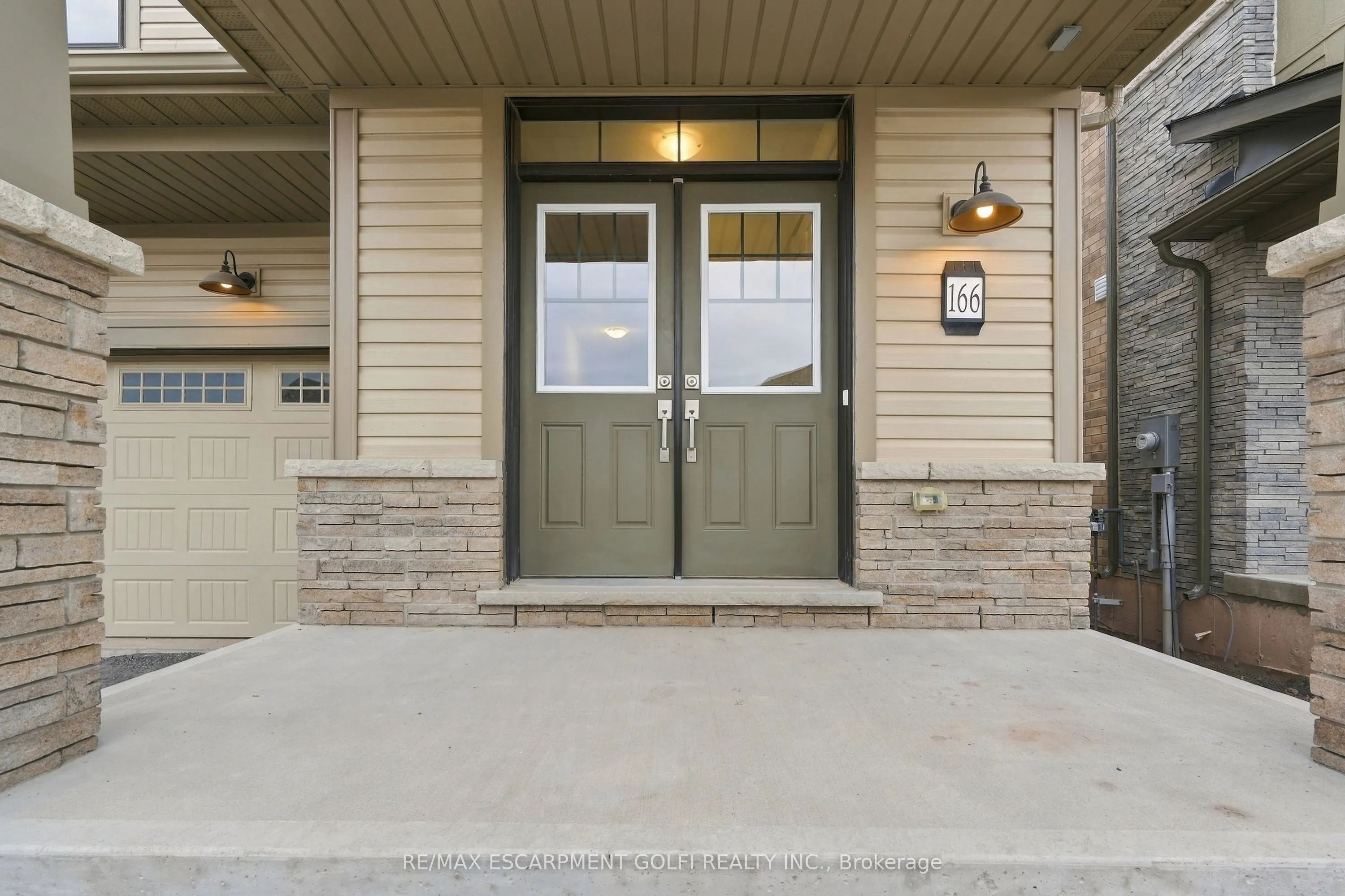 166 Aviron Crescent