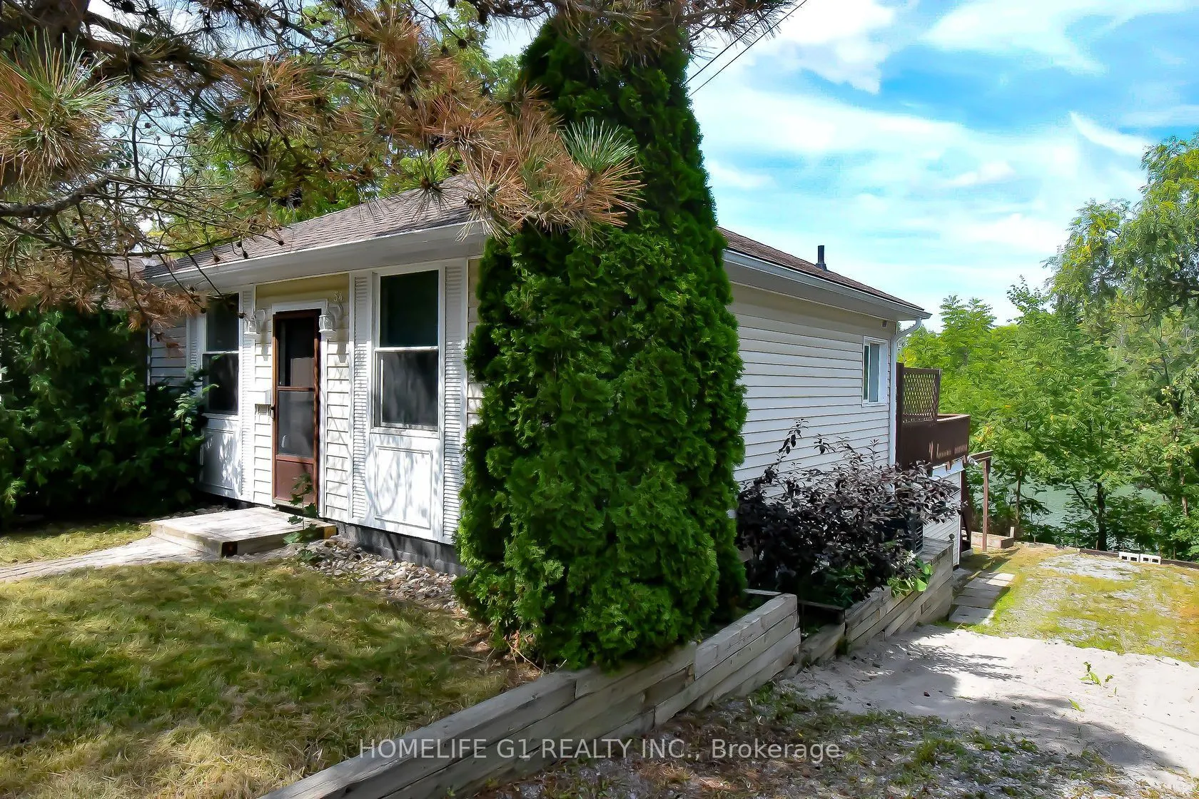 54 Riverside Drive W