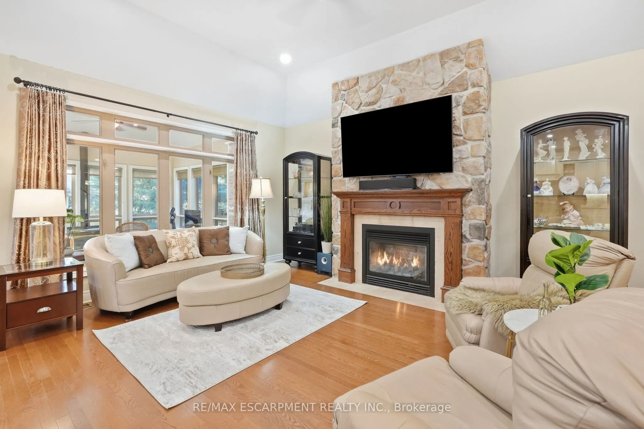 4 SUMMIT Drive