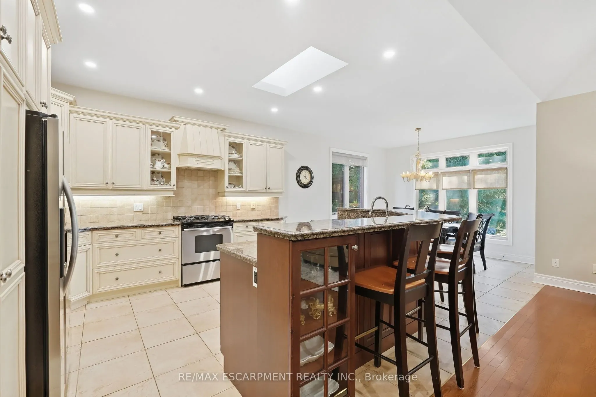 4 SUMMIT Drive