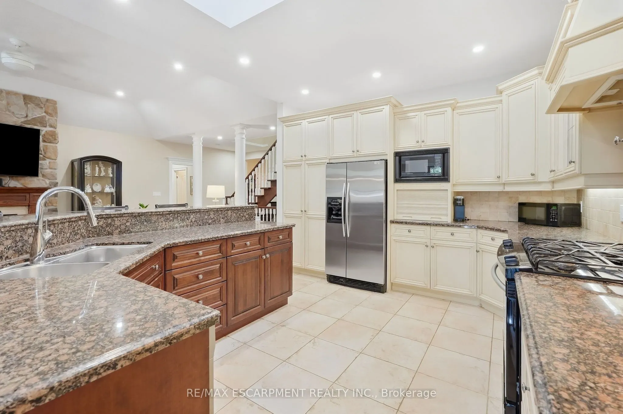 4 SUMMIT Drive