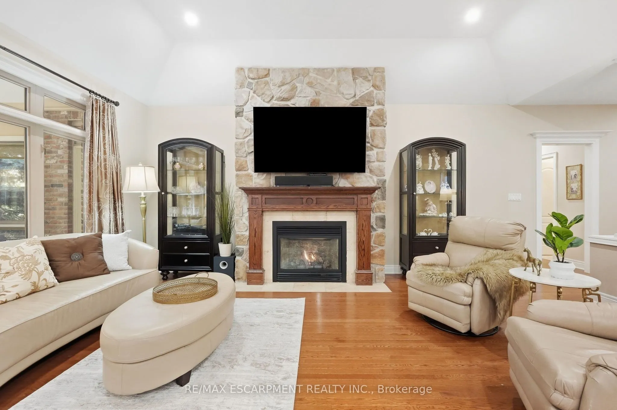 4 SUMMIT Drive