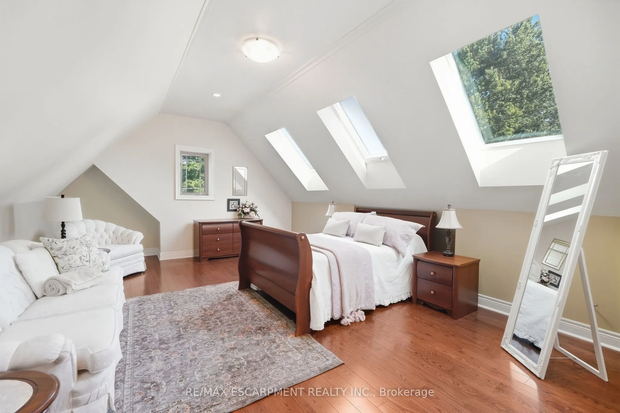 4 SUMMIT Drive