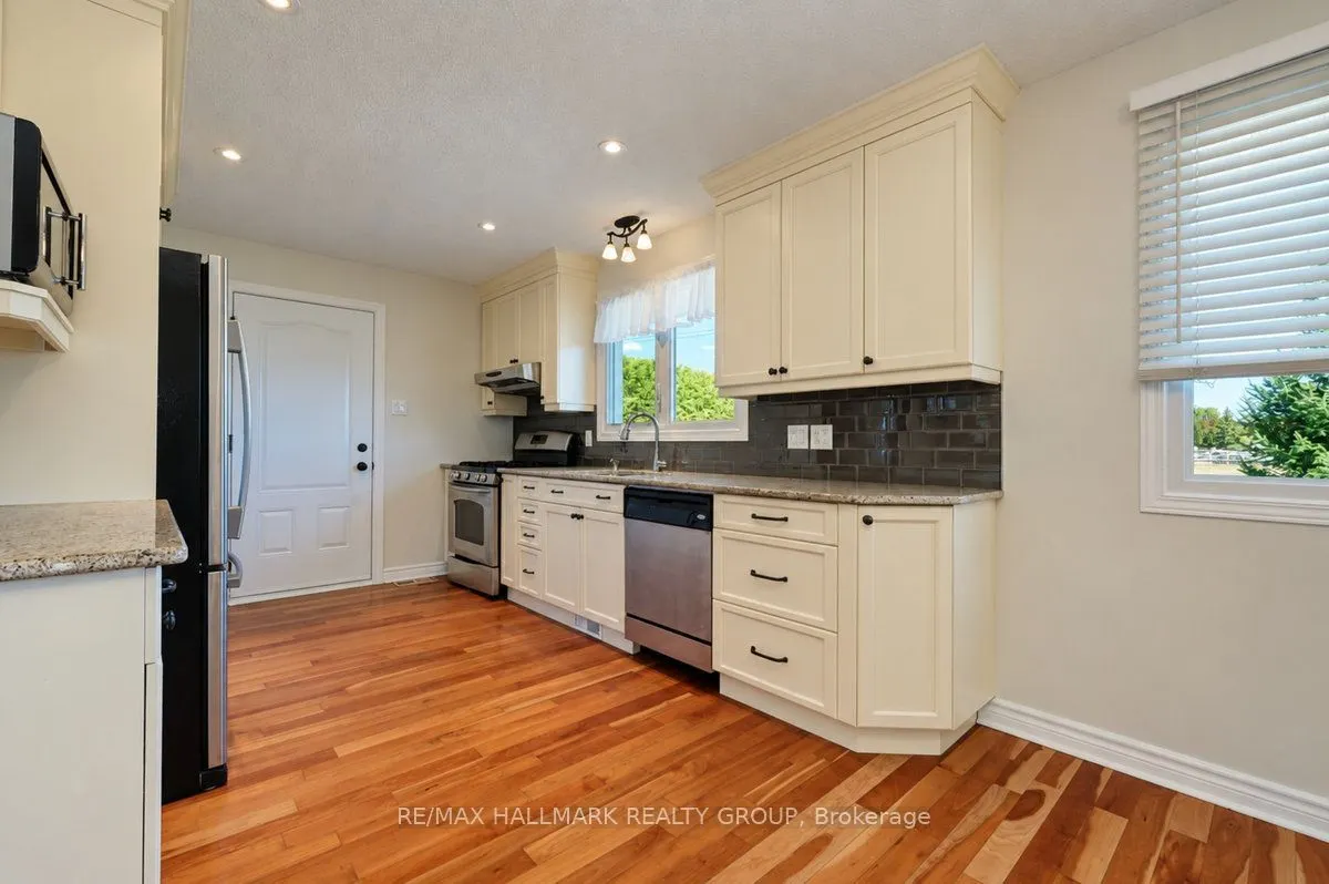 490 Tisdale Crescent