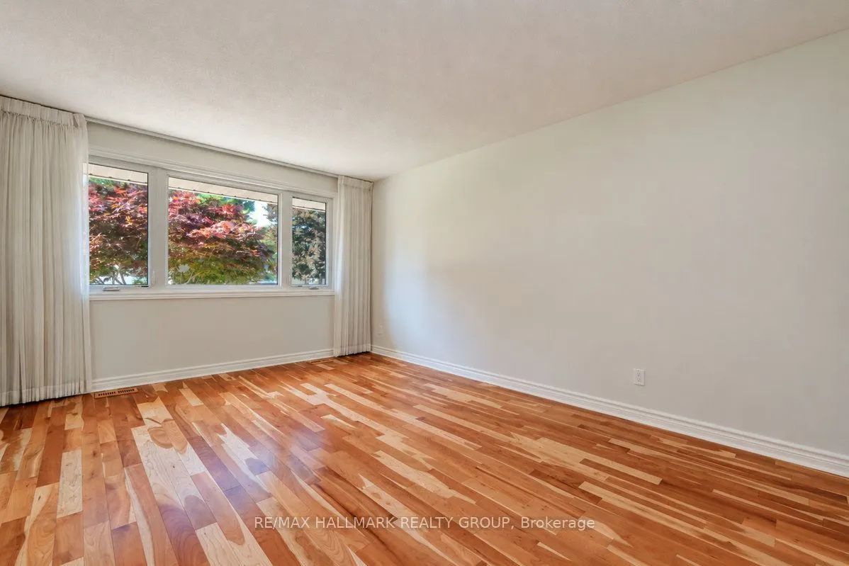 490 Tisdale Crescent