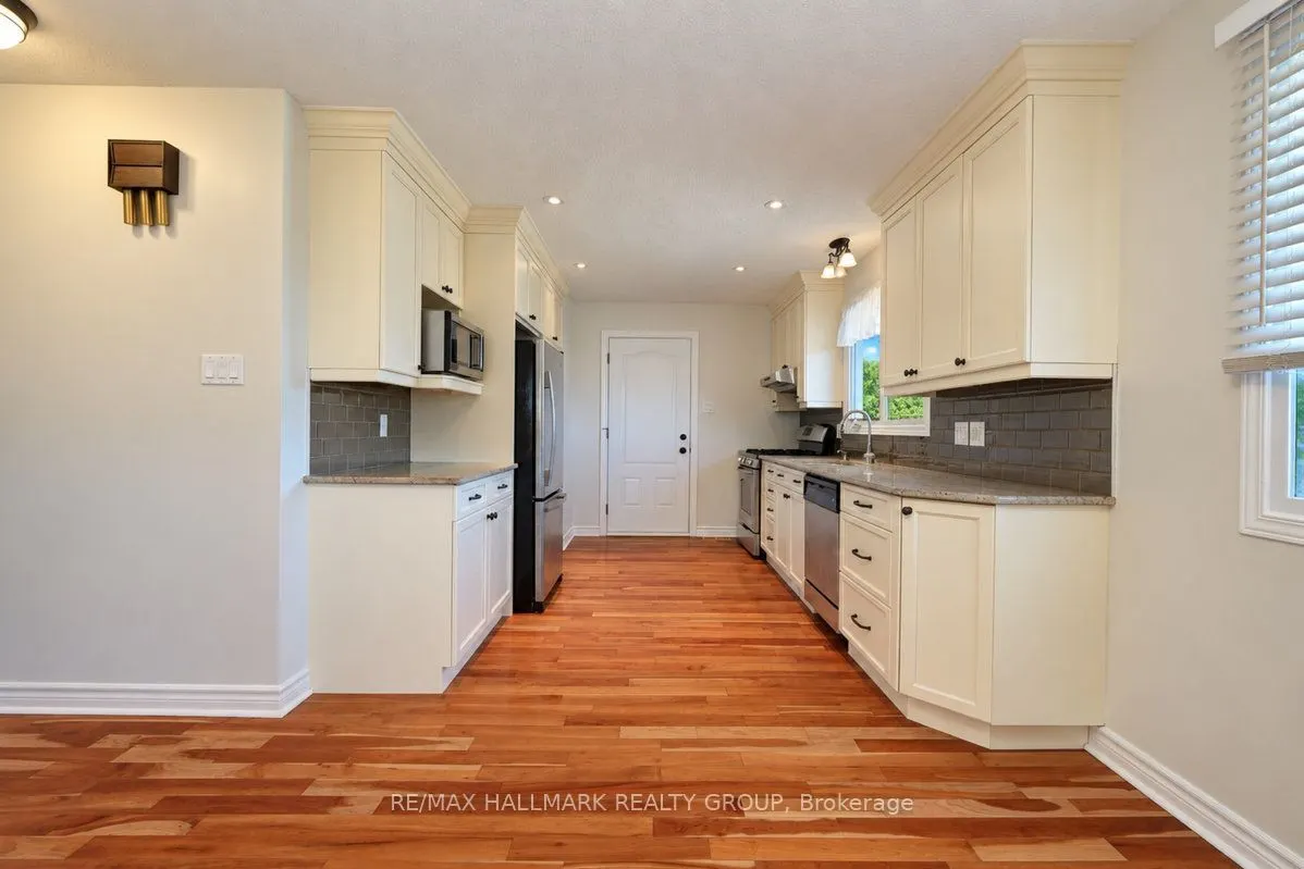 490 Tisdale Crescent