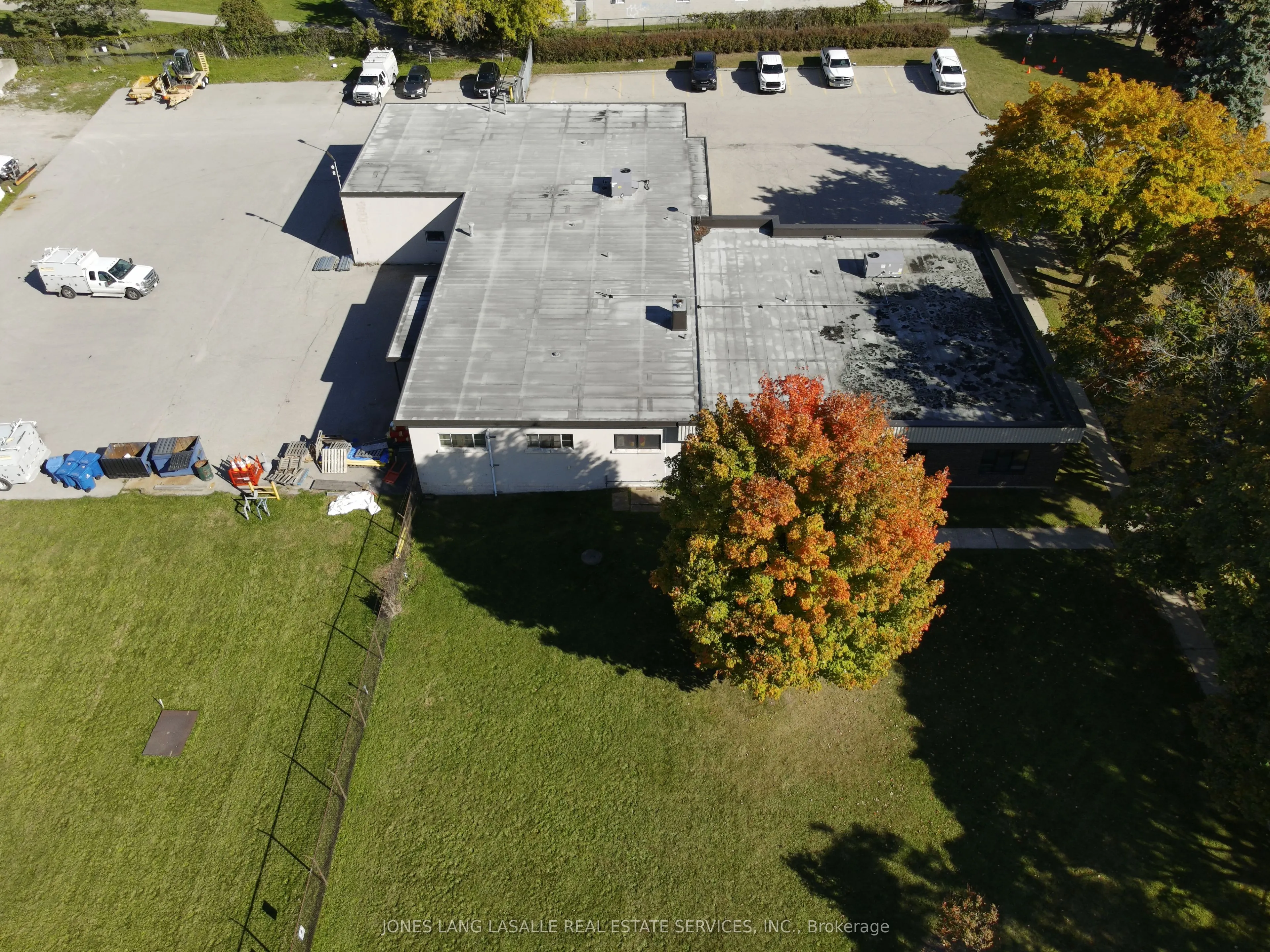 221 Avenue Road