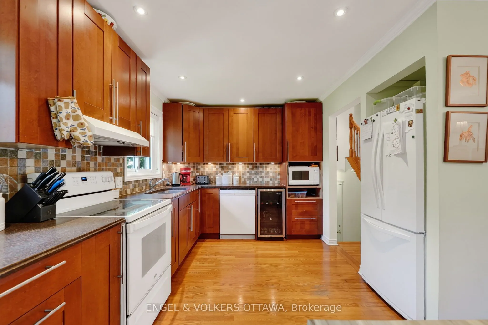 1124 Des Pommiers Street