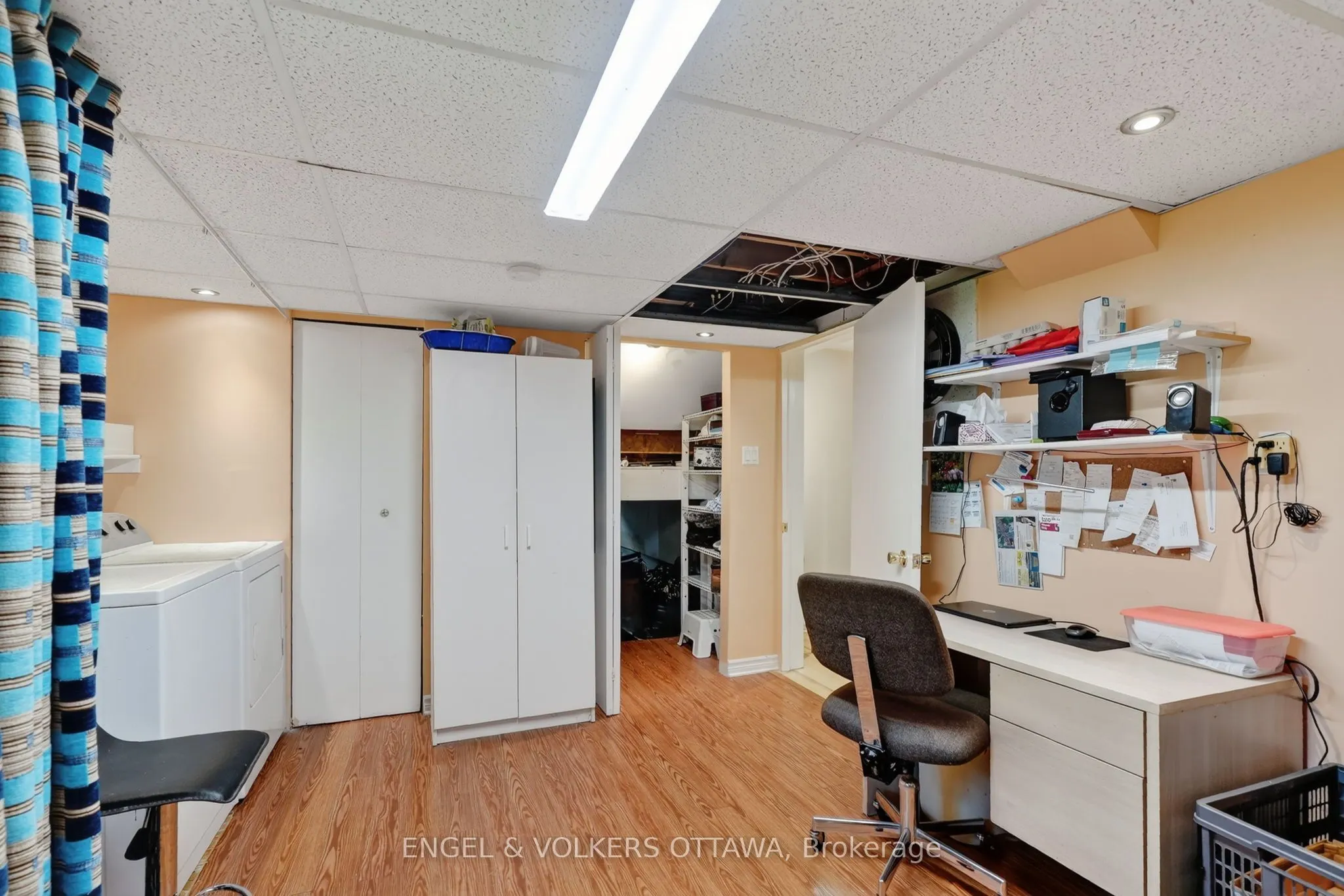 1124 Des Pommiers Street