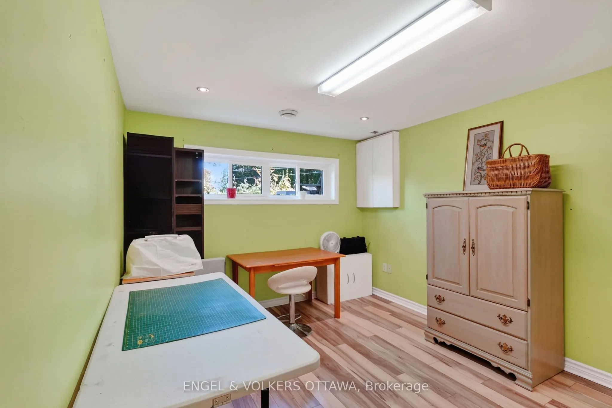 1124 Des Pommiers Street