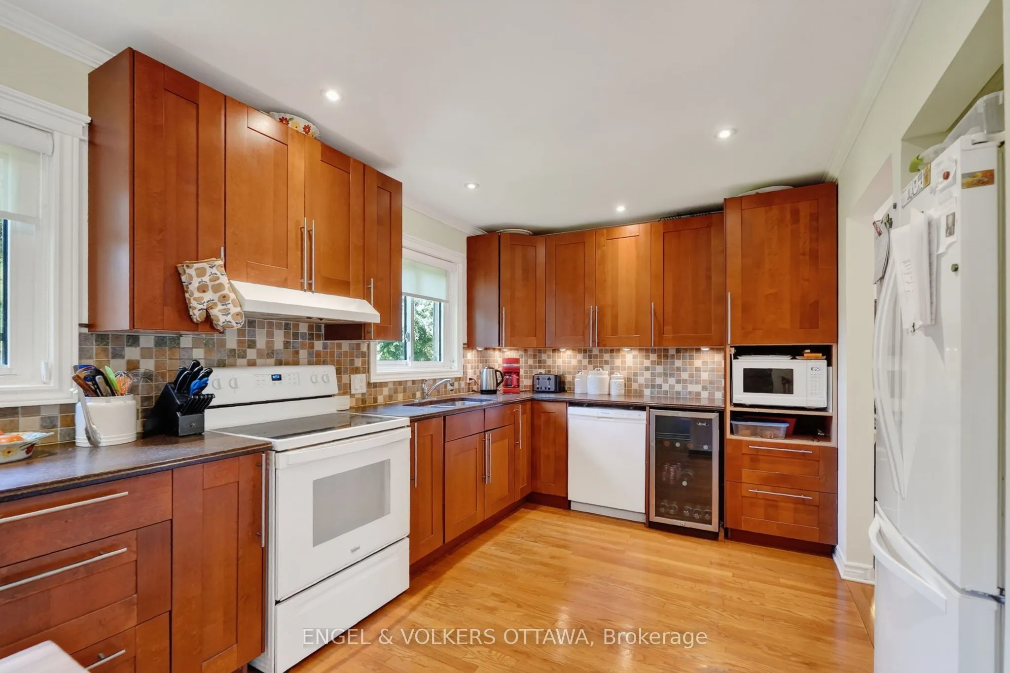 1124 Des Pommiers Street