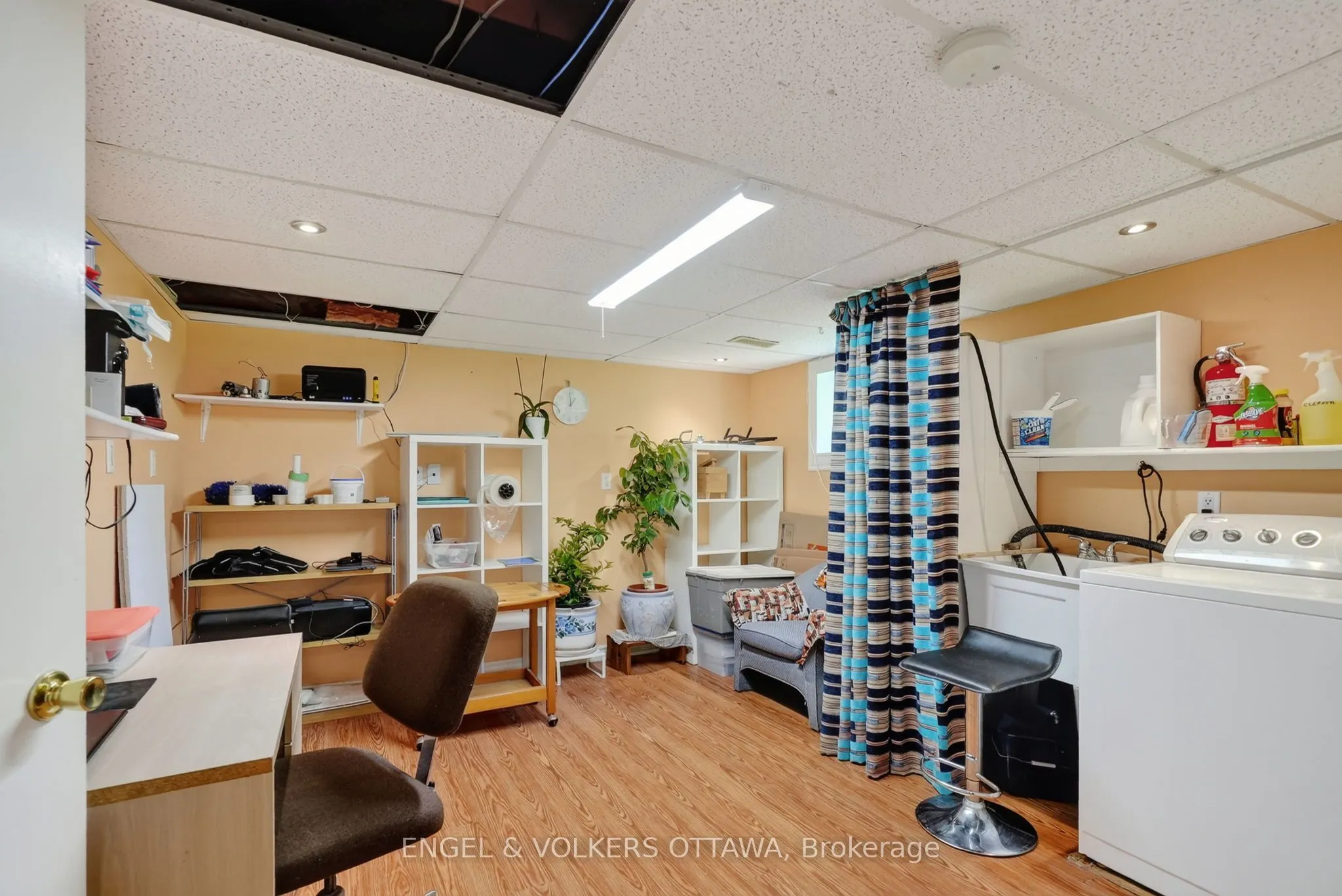 1124 Des Pommiers Street