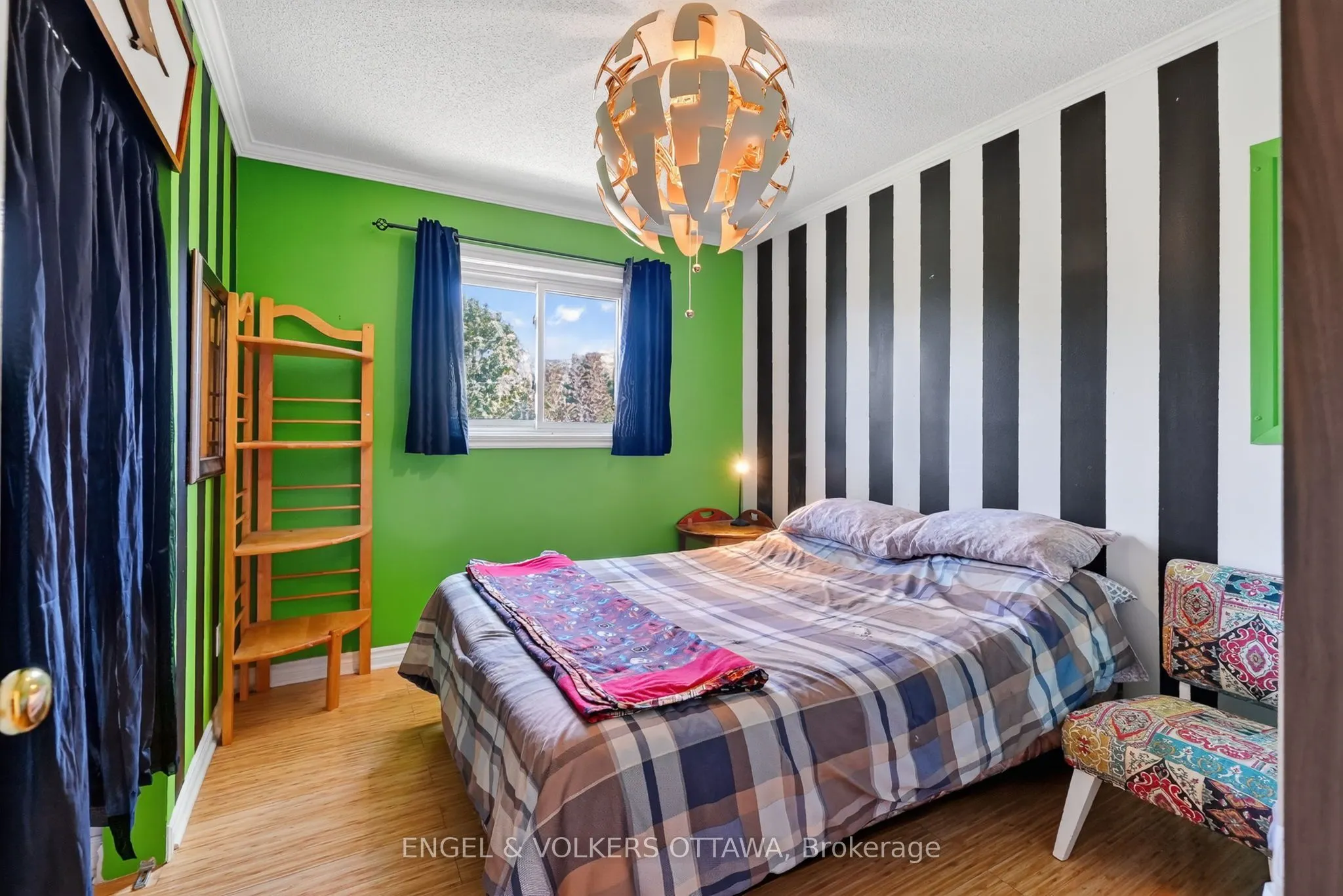 1124 Des Pommiers Street