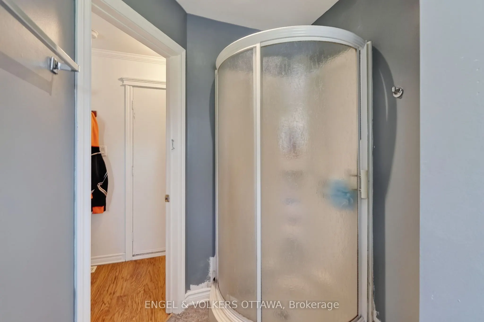 1124 Des Pommiers Street