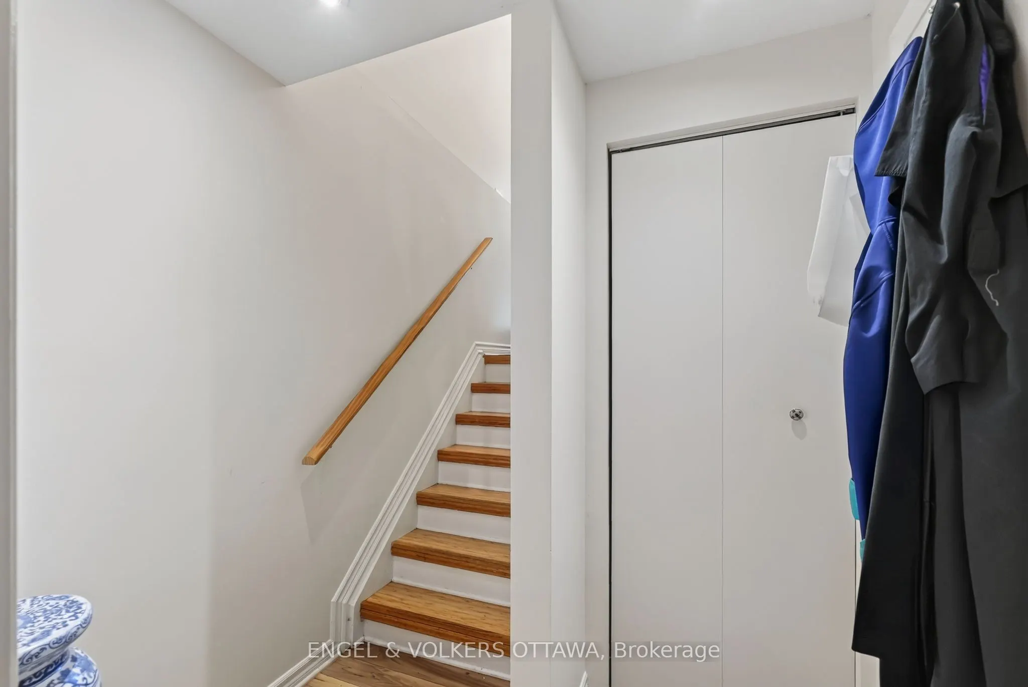 1124 Des Pommiers Street