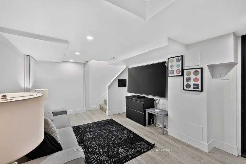 6 Harbour Drive