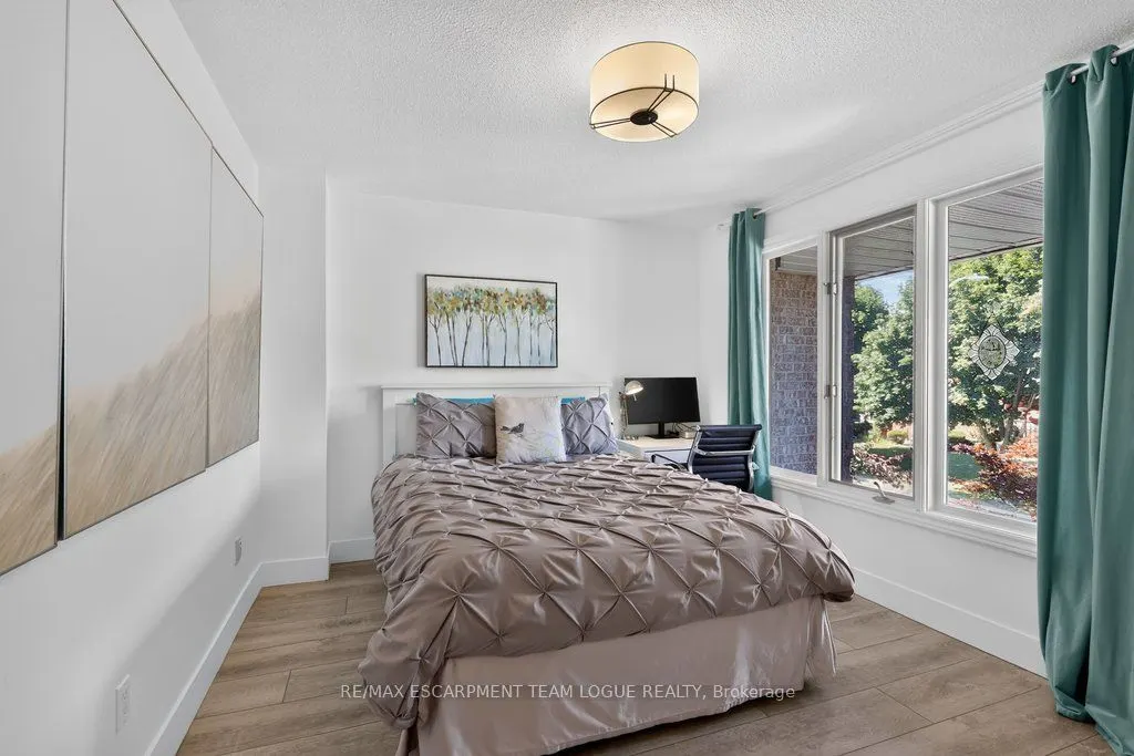 6 Harbour Drive