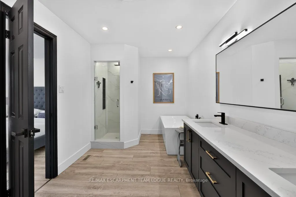 6 Harbour Drive