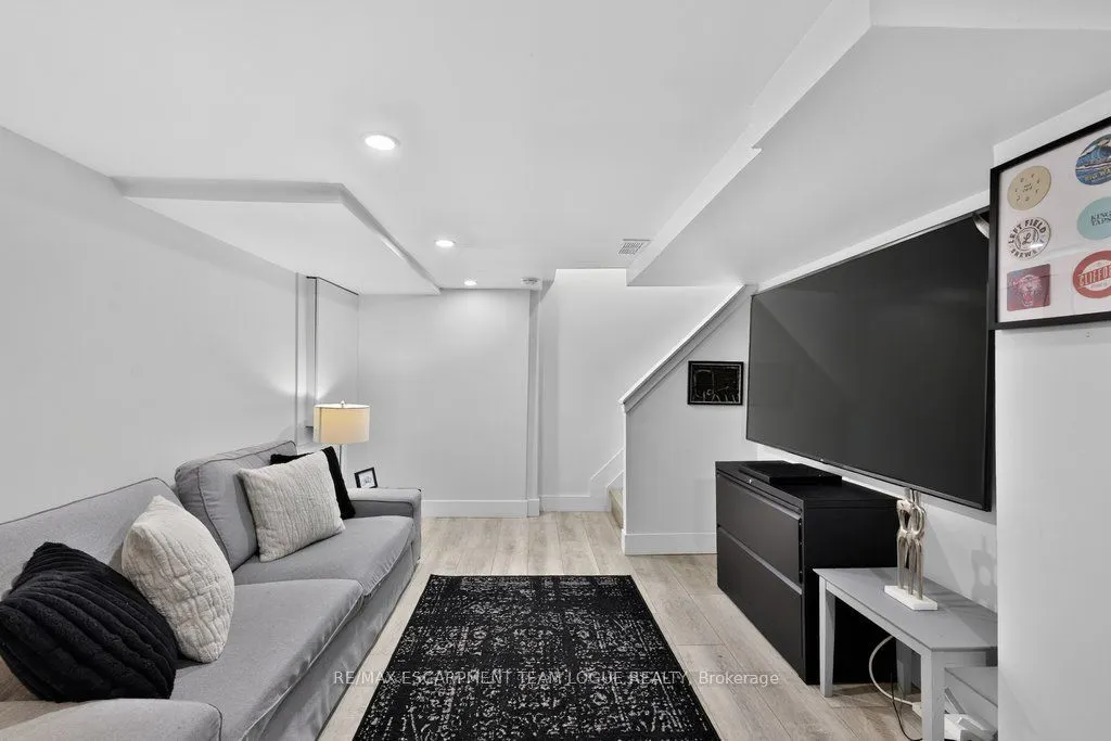 6 Harbour Drive