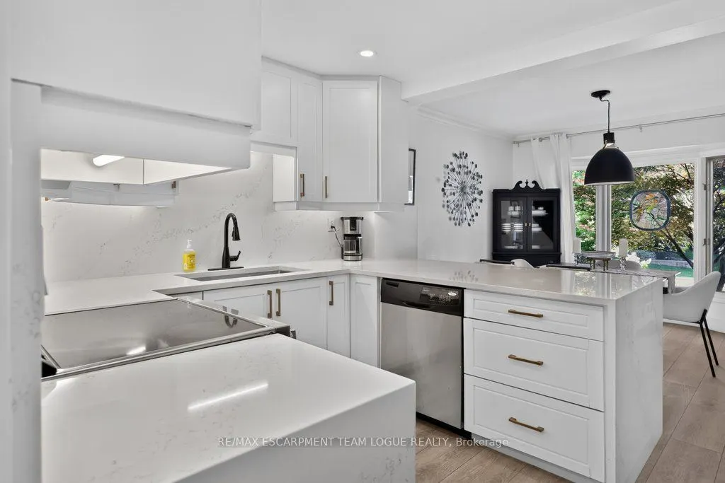 6 Harbour Drive