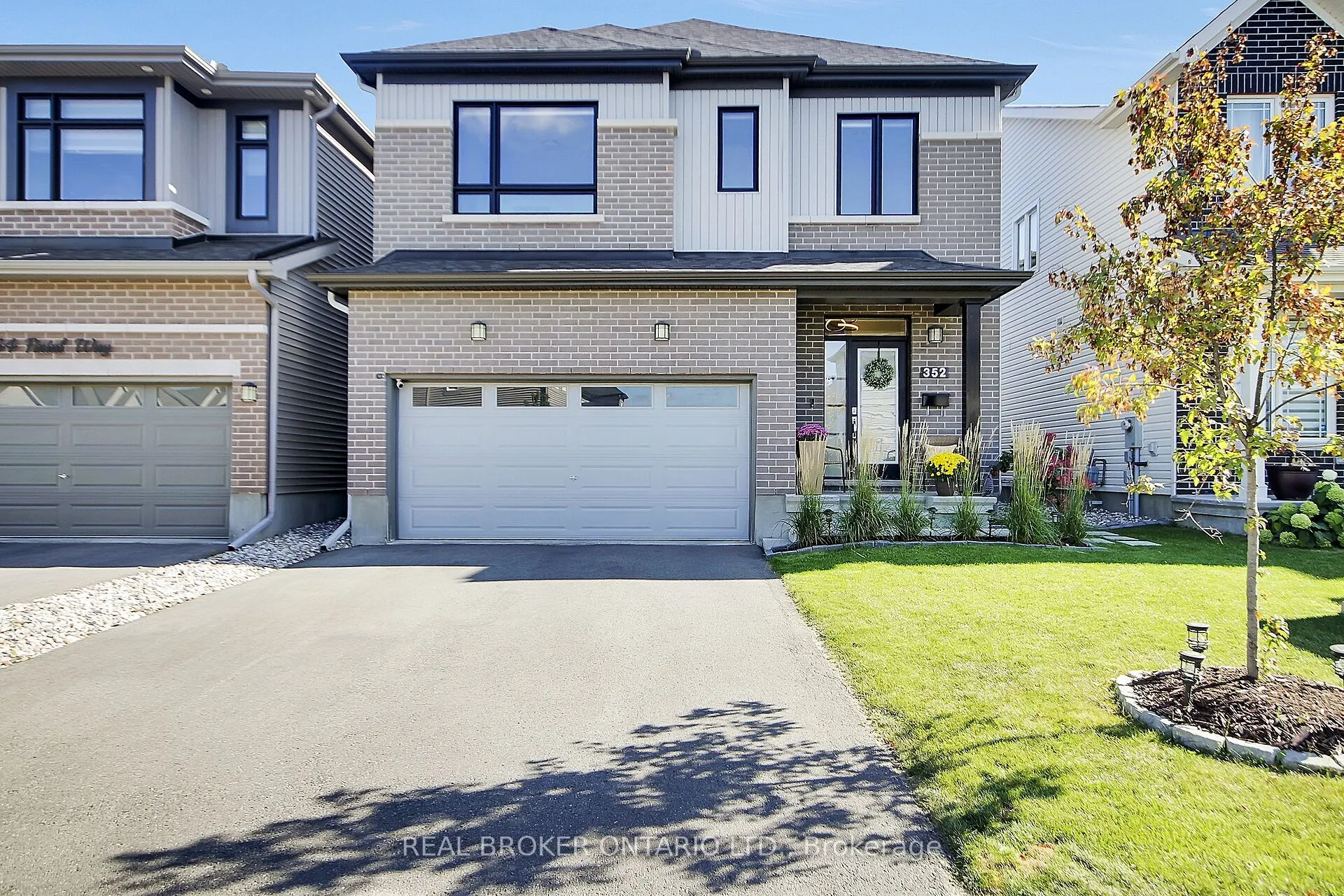 352 Finial Way