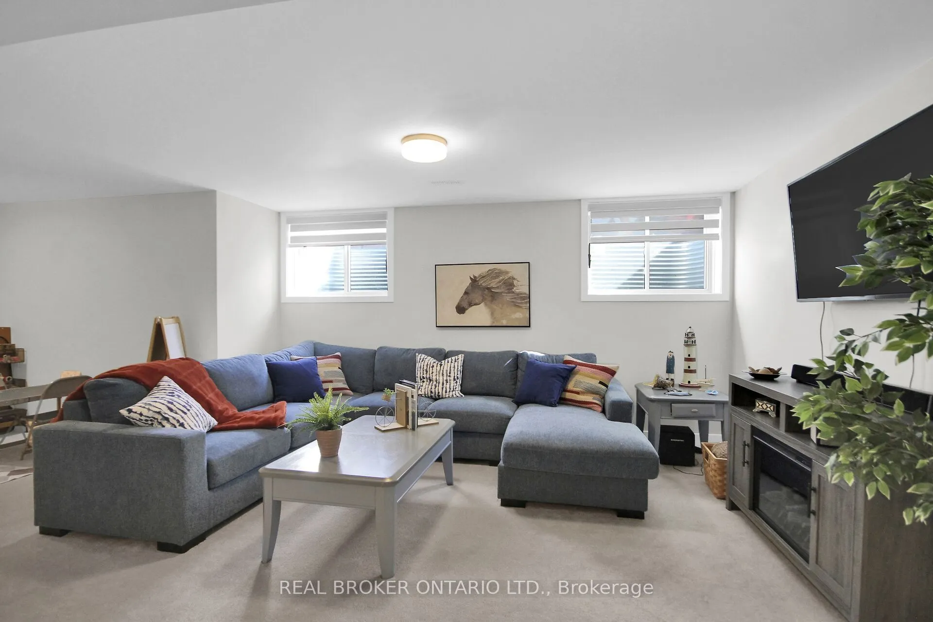 352 Finial Way