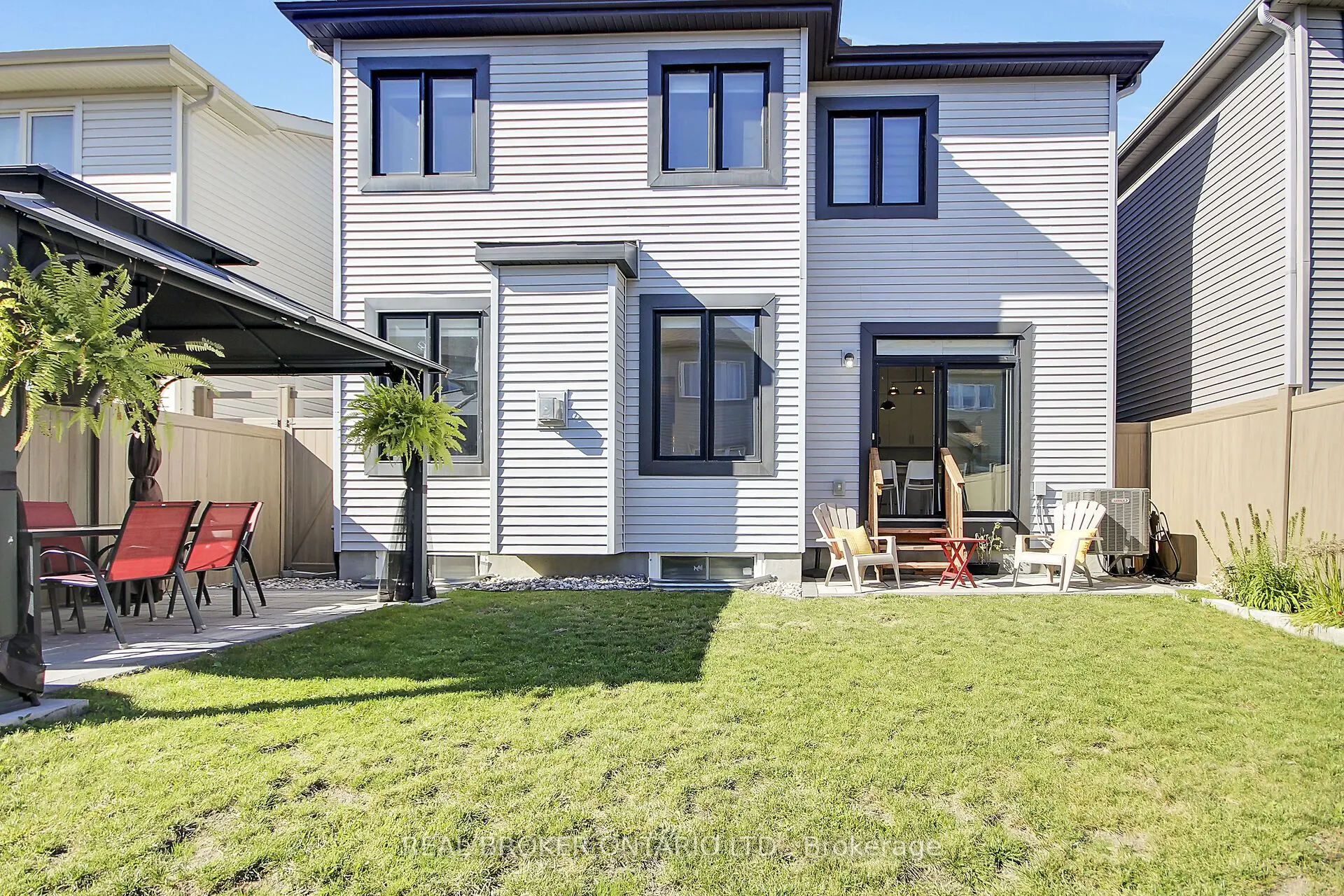 352 Finial Way