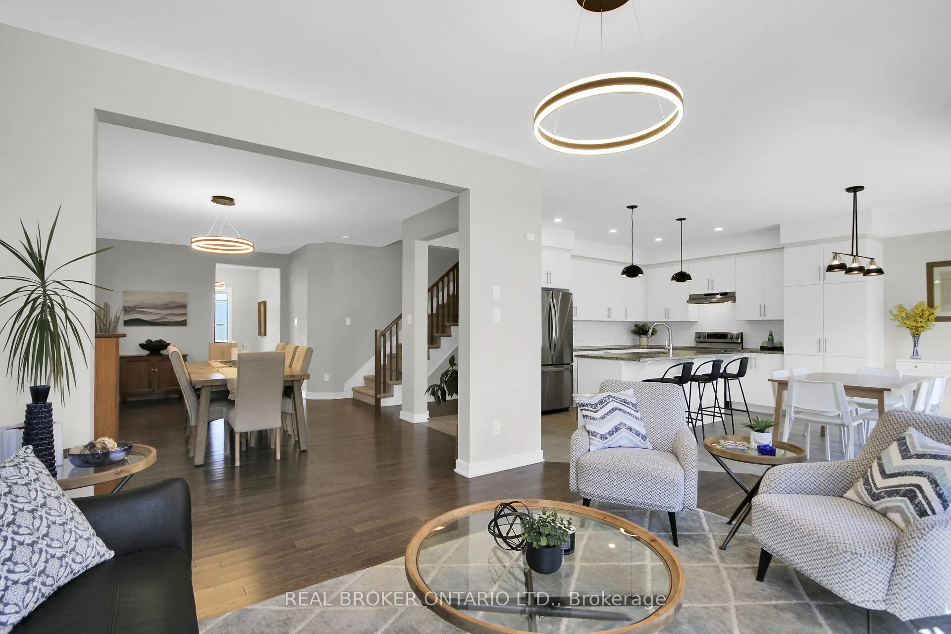 352 Finial Way
