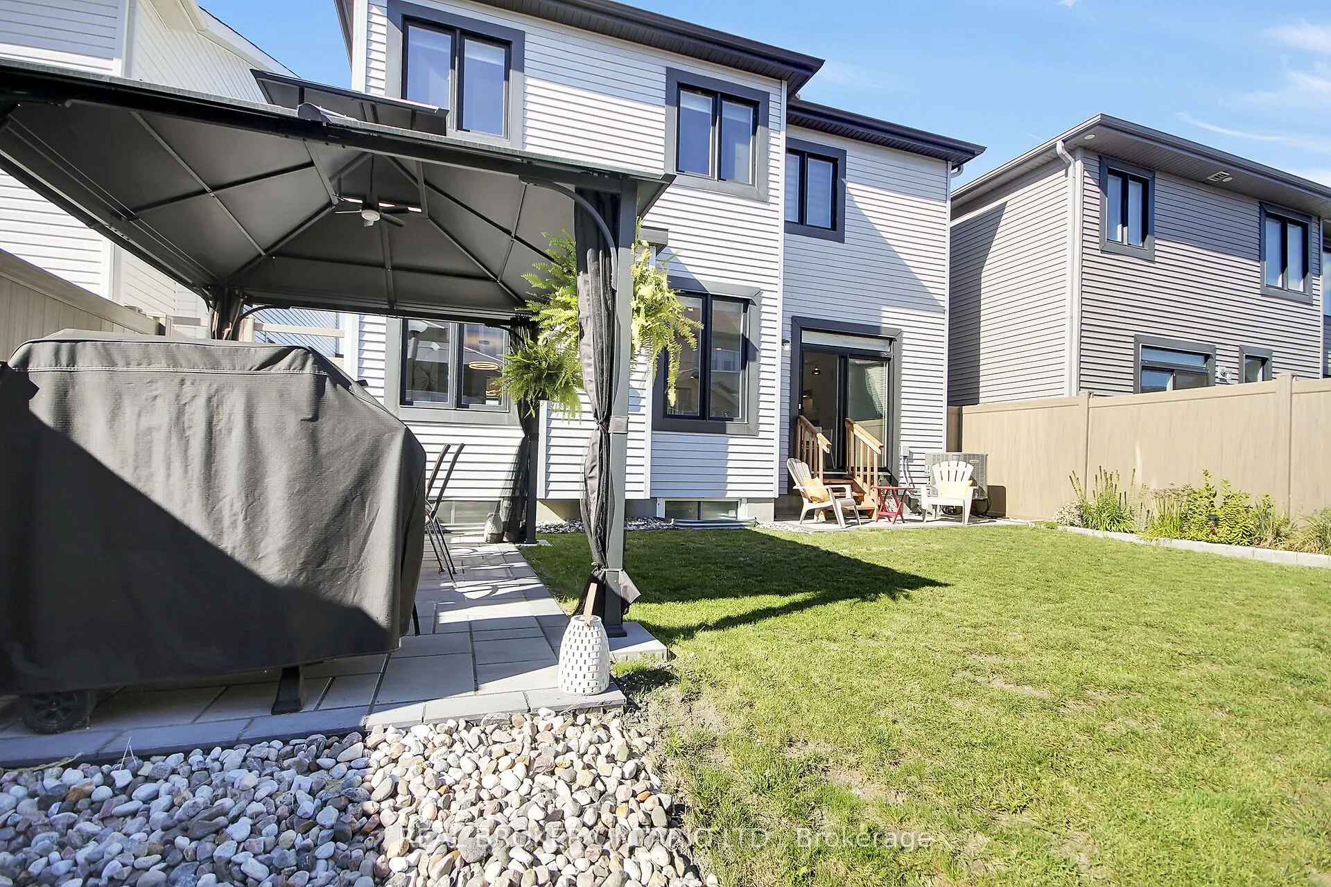 352 Finial Way