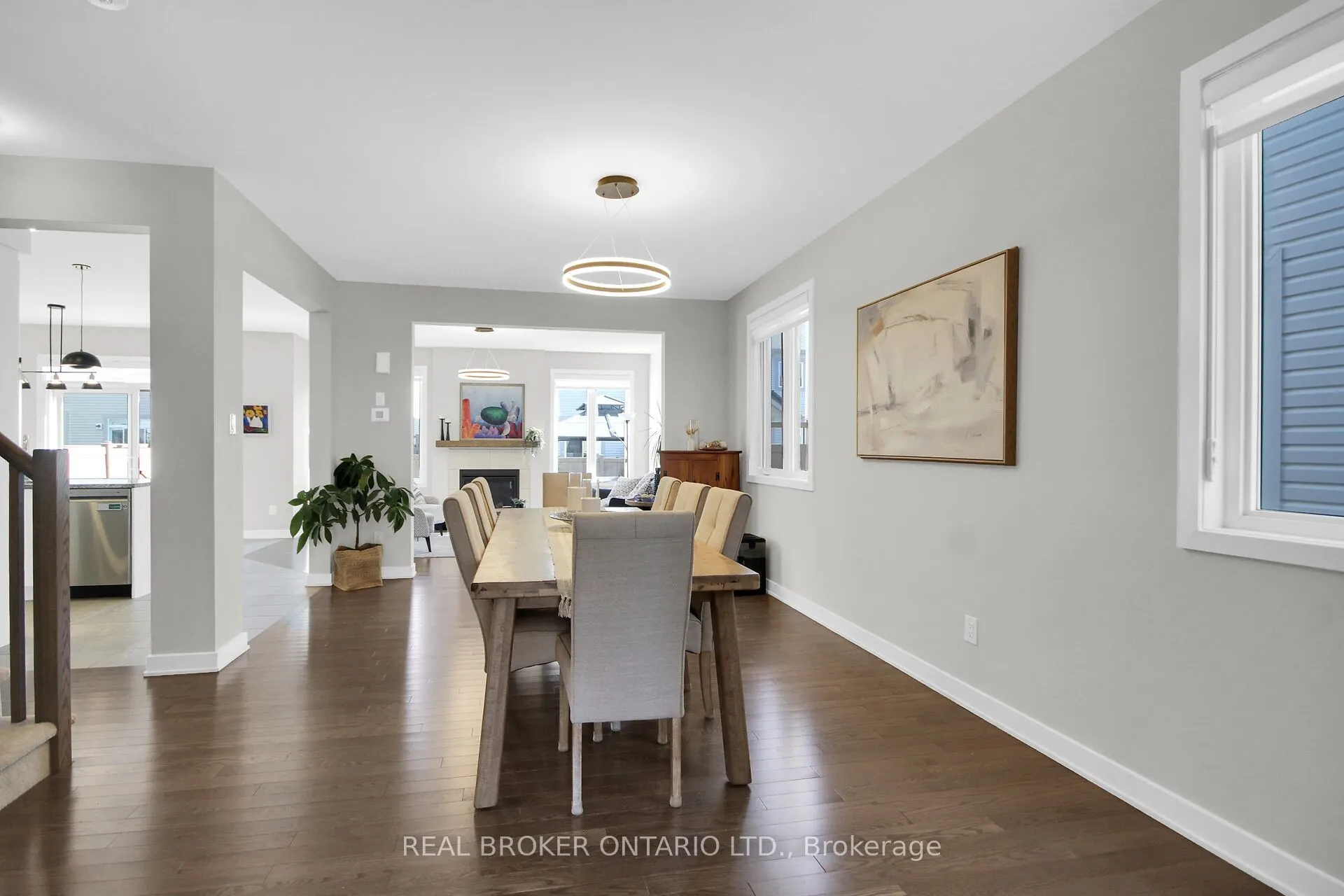 352 Finial Way