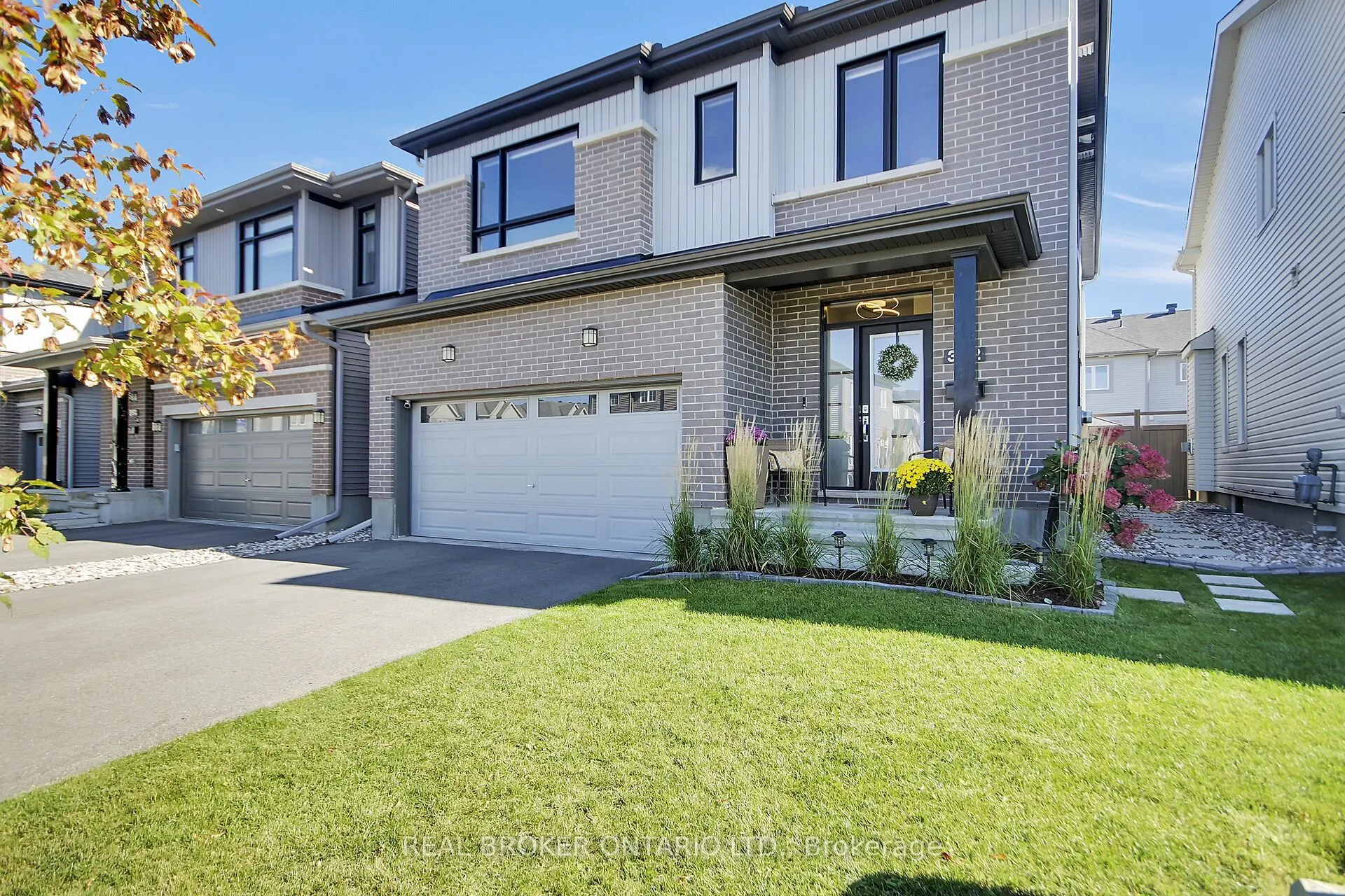 352 Finial Way
