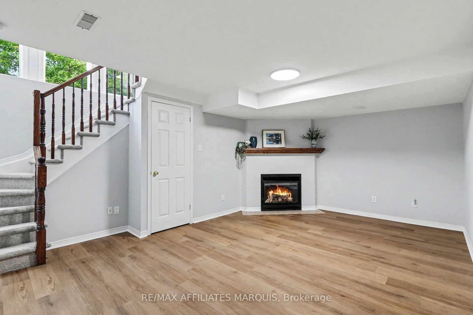 160 Deercroft Avenue