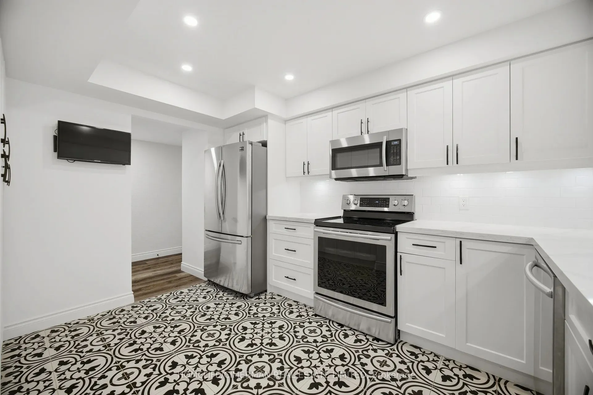 150 Wilson Street W #320