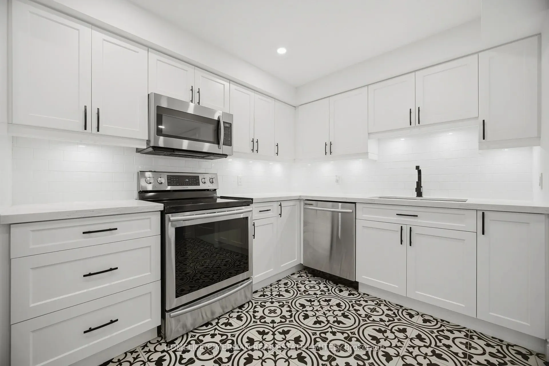 150 Wilson Street W #320