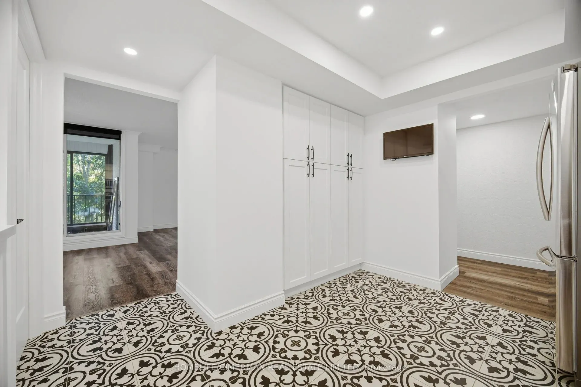 150 Wilson Street W #320