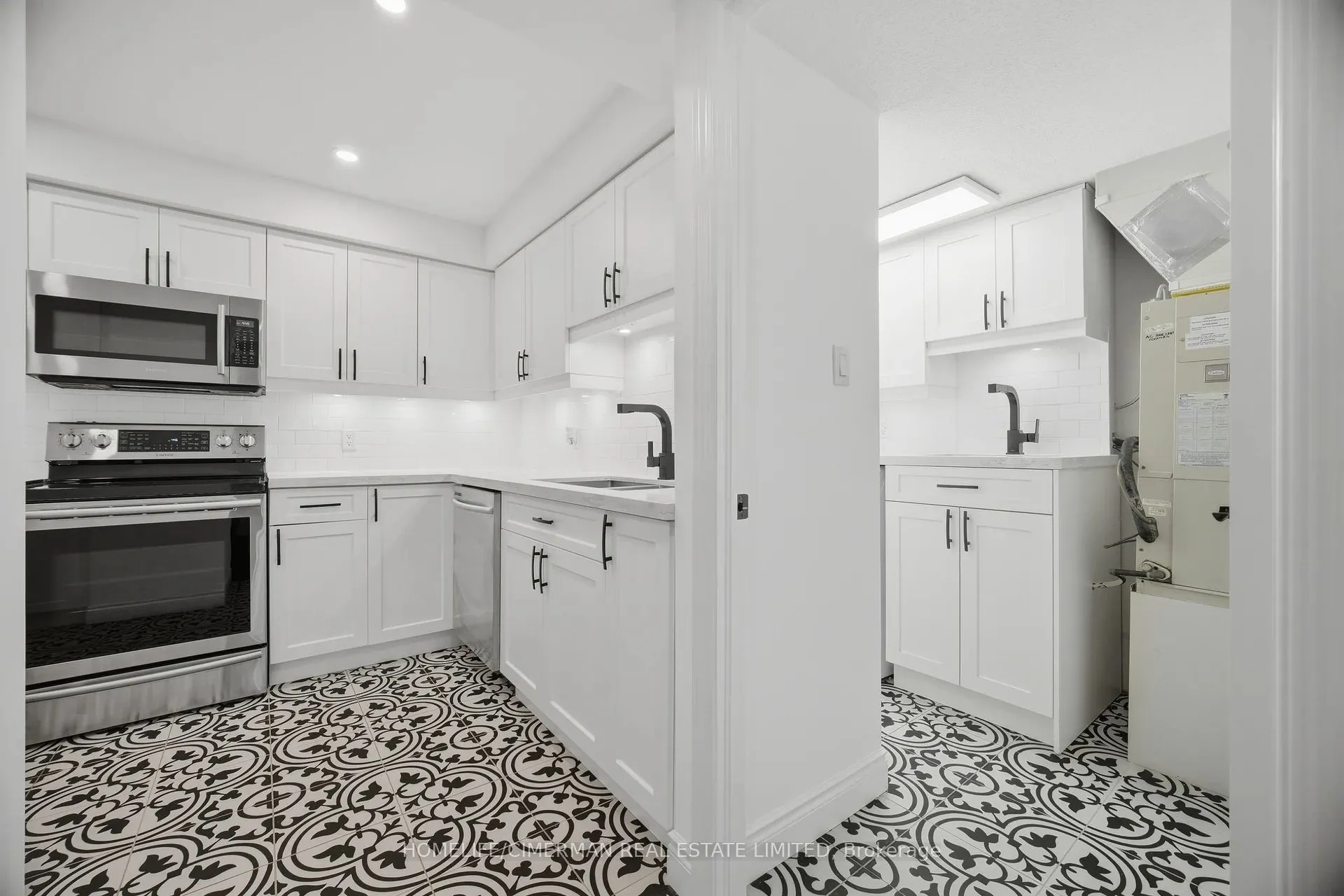 150 Wilson Street W #320