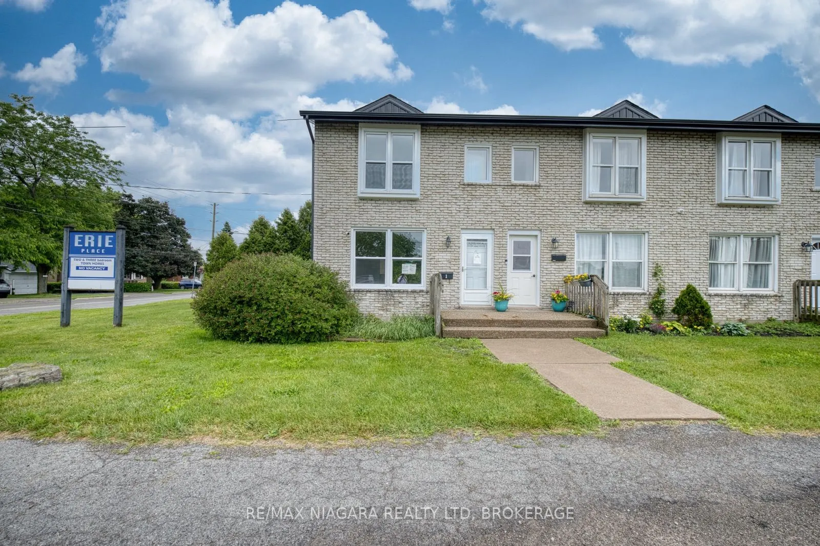 252 Bertie Street #1