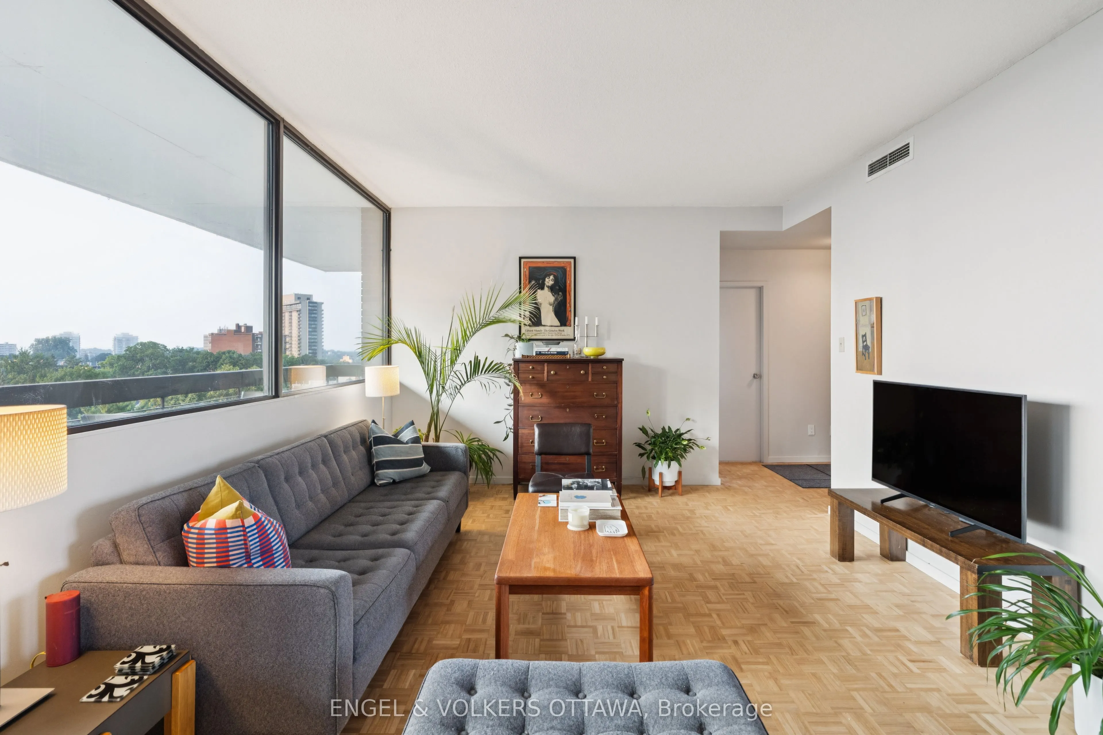 400 Laurier Street E #8A