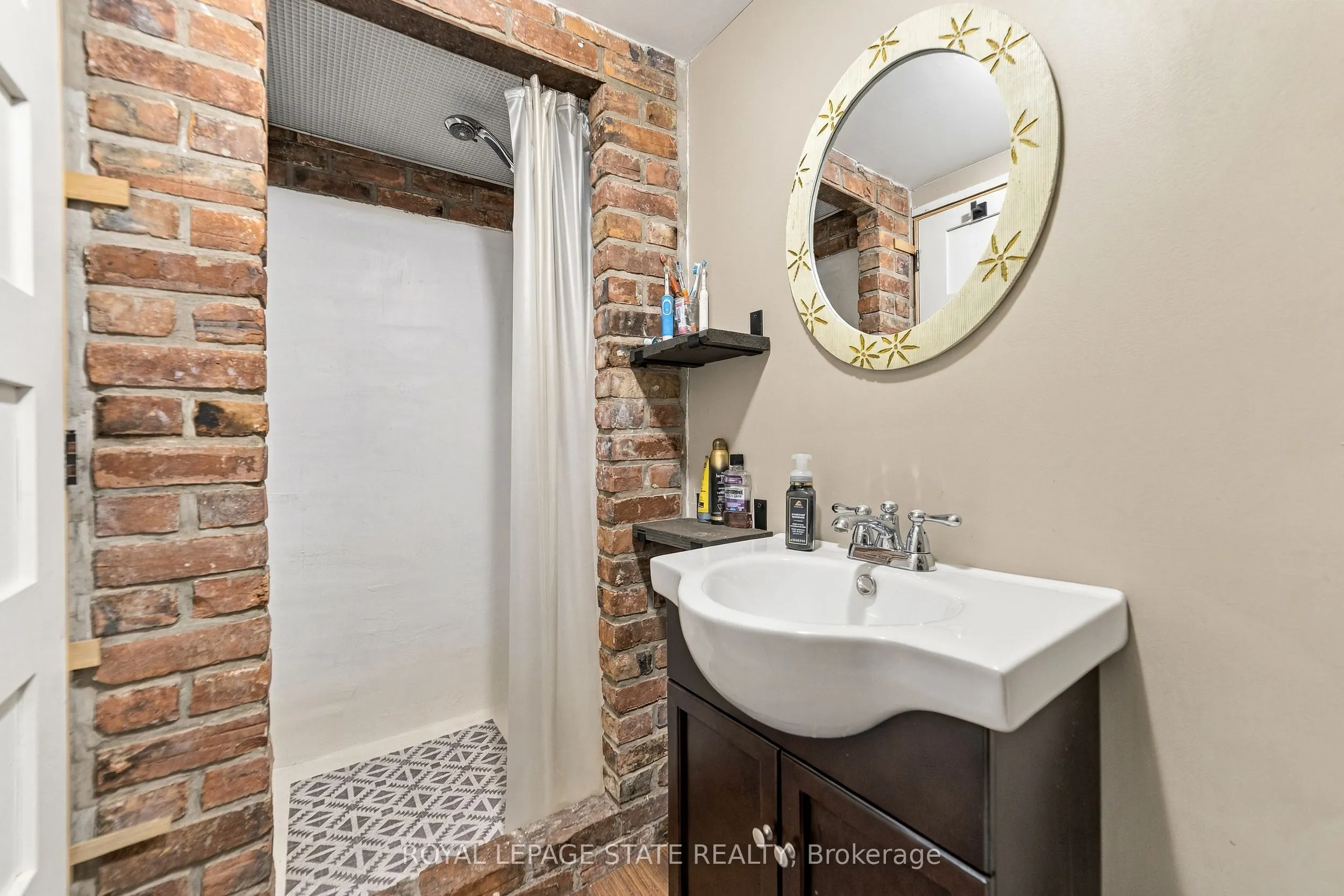380 Haldimand Trail