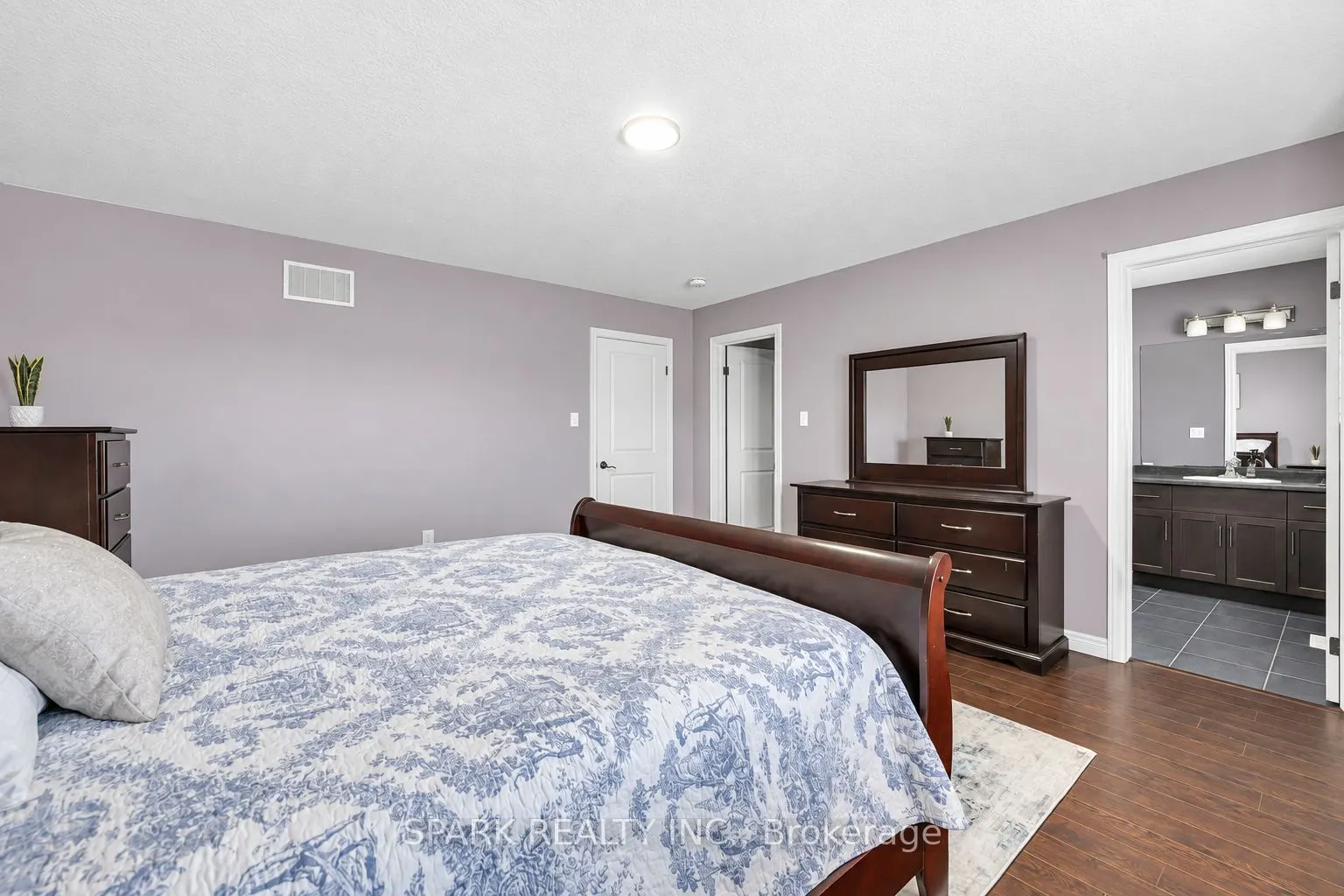 4 Cutts Crescent